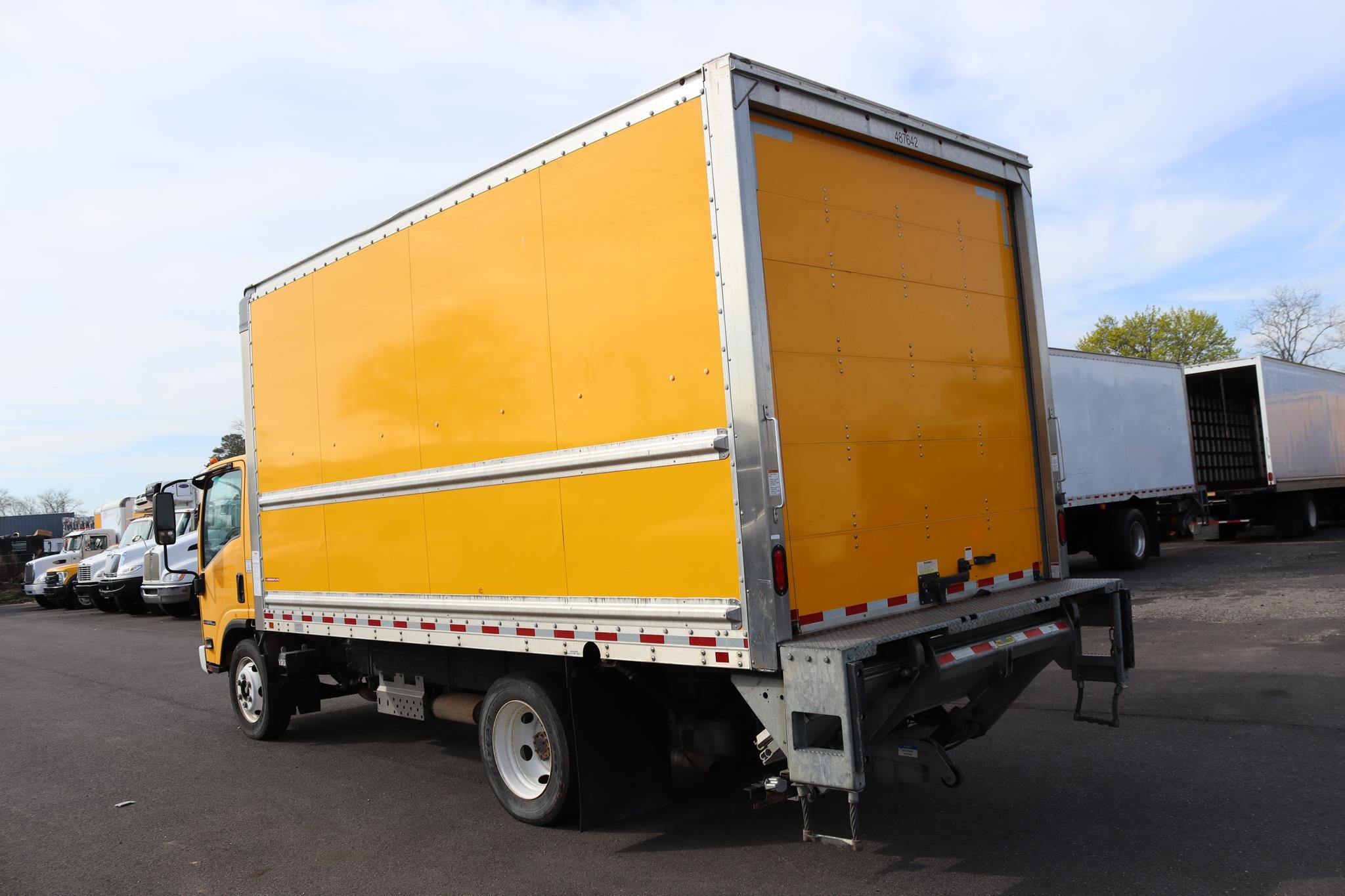 2021 ISUZU NPR HD - image 2 of 6