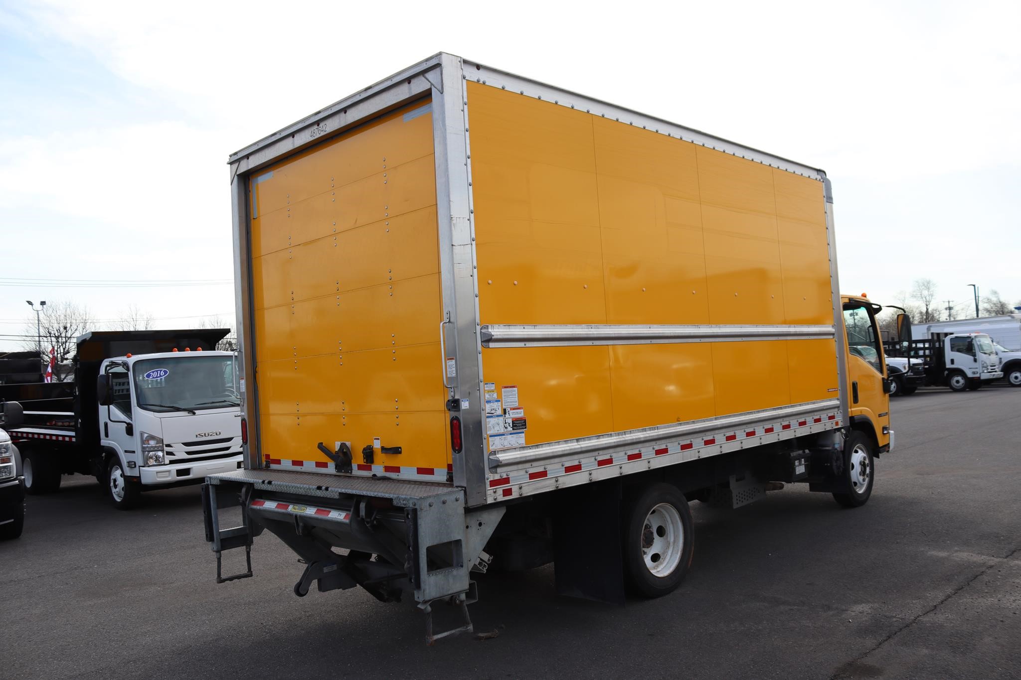 2021 ISUZU NPR HD - image 4 of 6