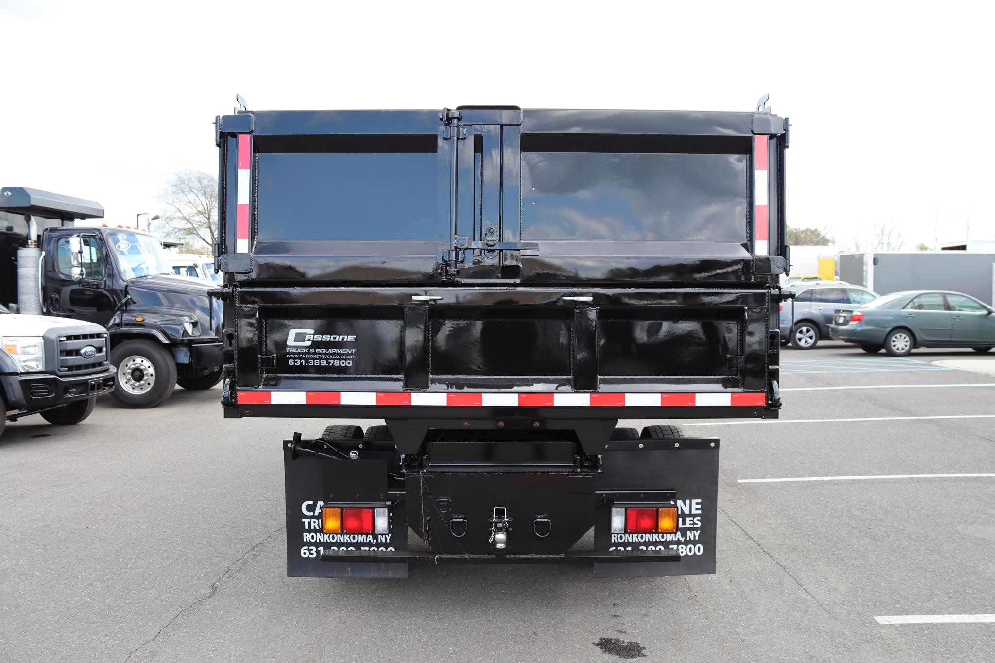 2018 ISUZU NPR HD - image 3 of 6