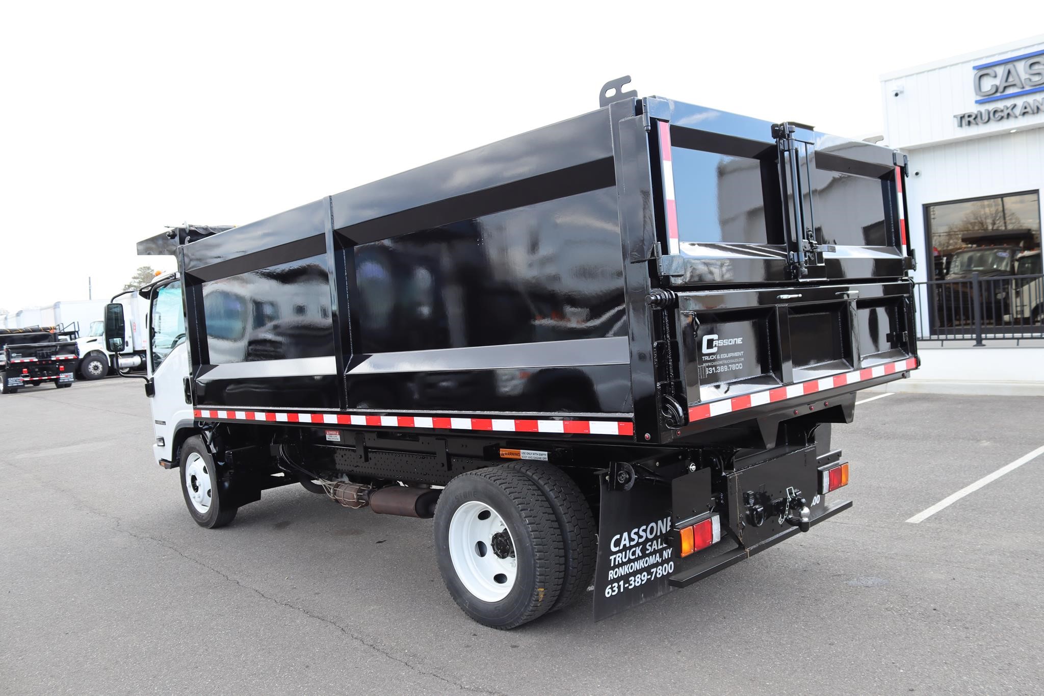 2018 ISUZU NPR HD - image 2 of 6
