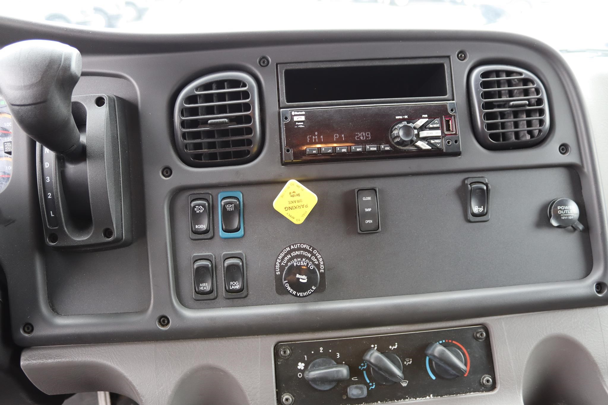 2019 FREIGHTLINER BUSINESS CLASS M2 106 - image 2 of 6