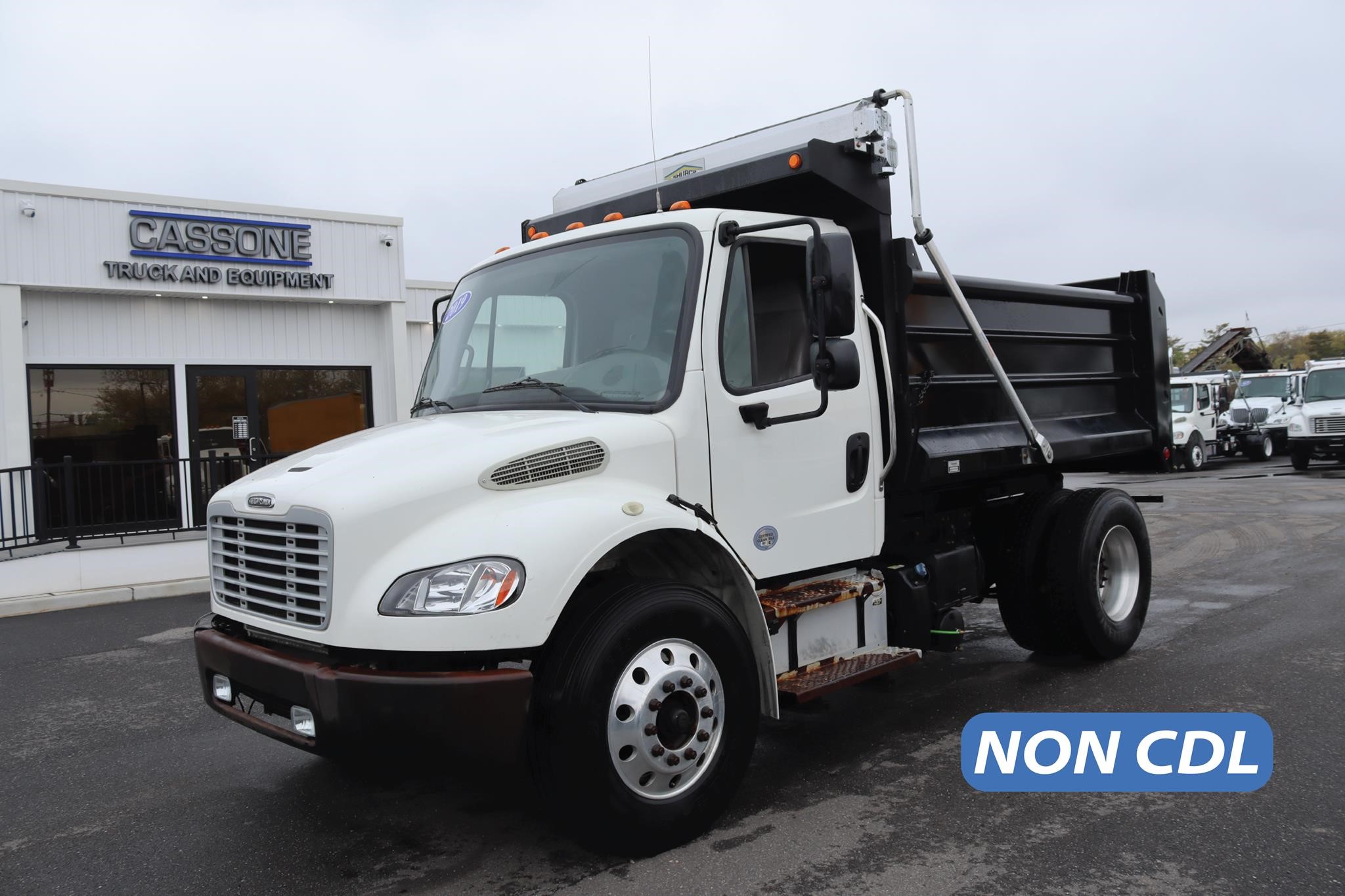 2019 FREIGHTLINER BUSINESS CLASS M2 106 - image 1 of 6