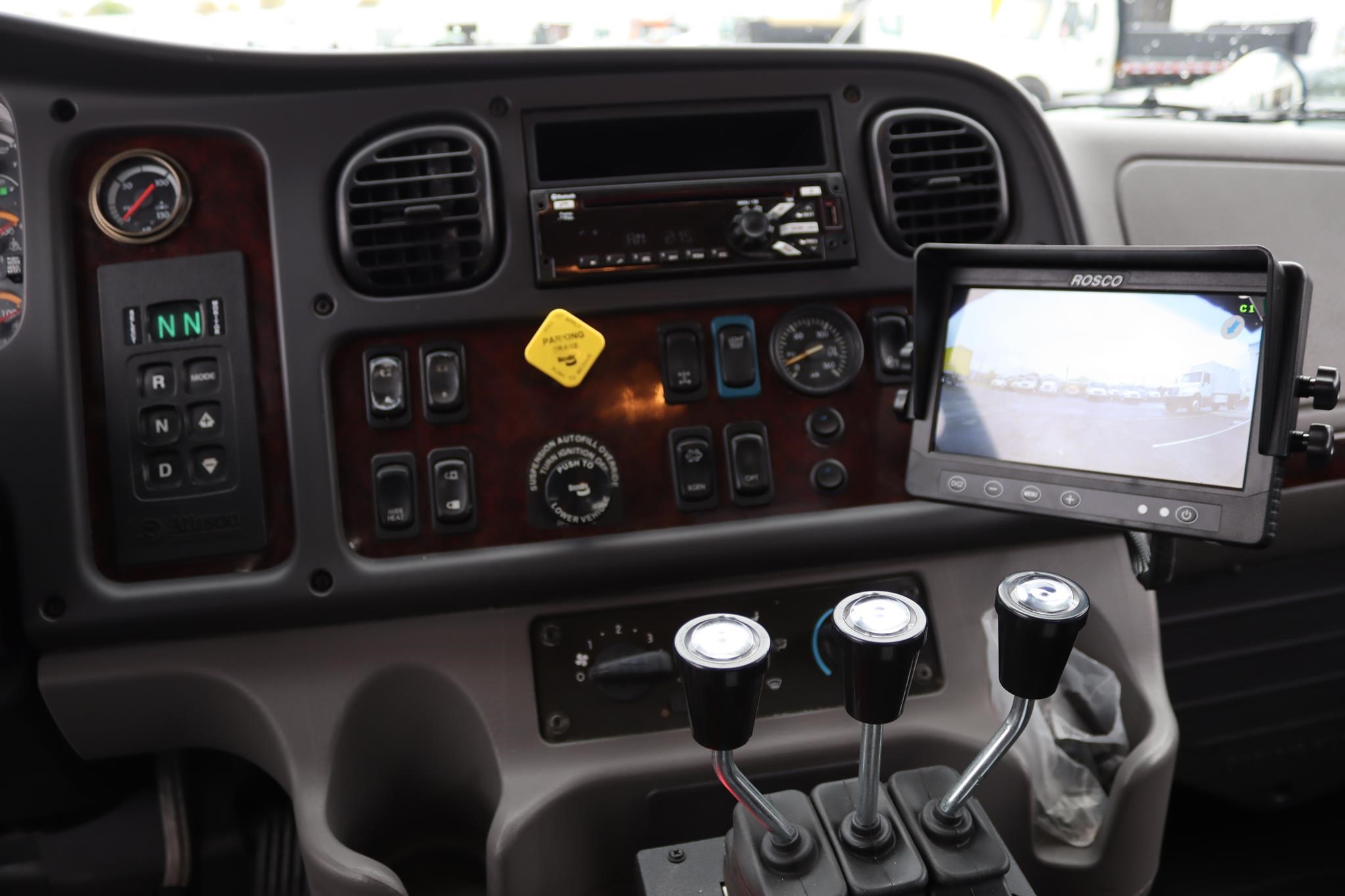 2019 FREIGHTLINER BUSINESS CLASS M2 106 - image 4 of 6