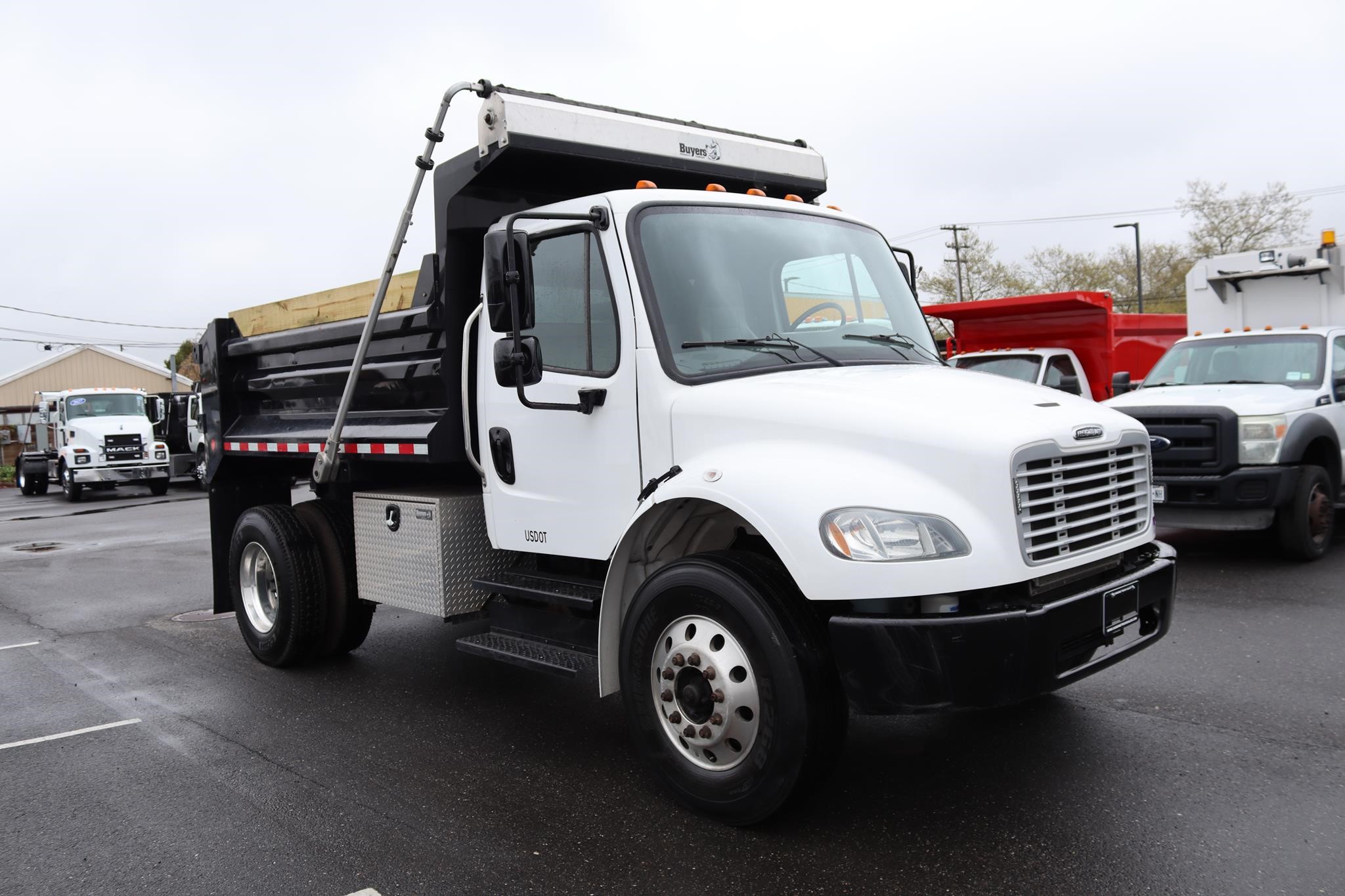 2019 FREIGHTLINER BUSINESS CLASS M2 106 - image 5 of 6