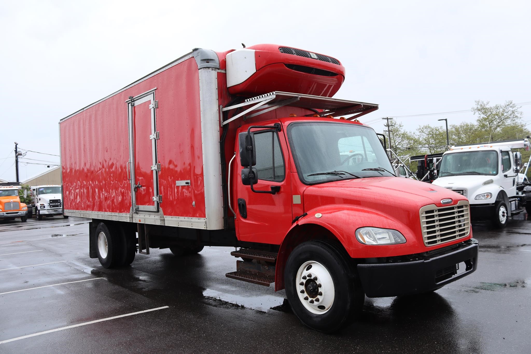 2019 FREIGHTLINER BUSINESS CLASS M2 106 - image 5 of 6