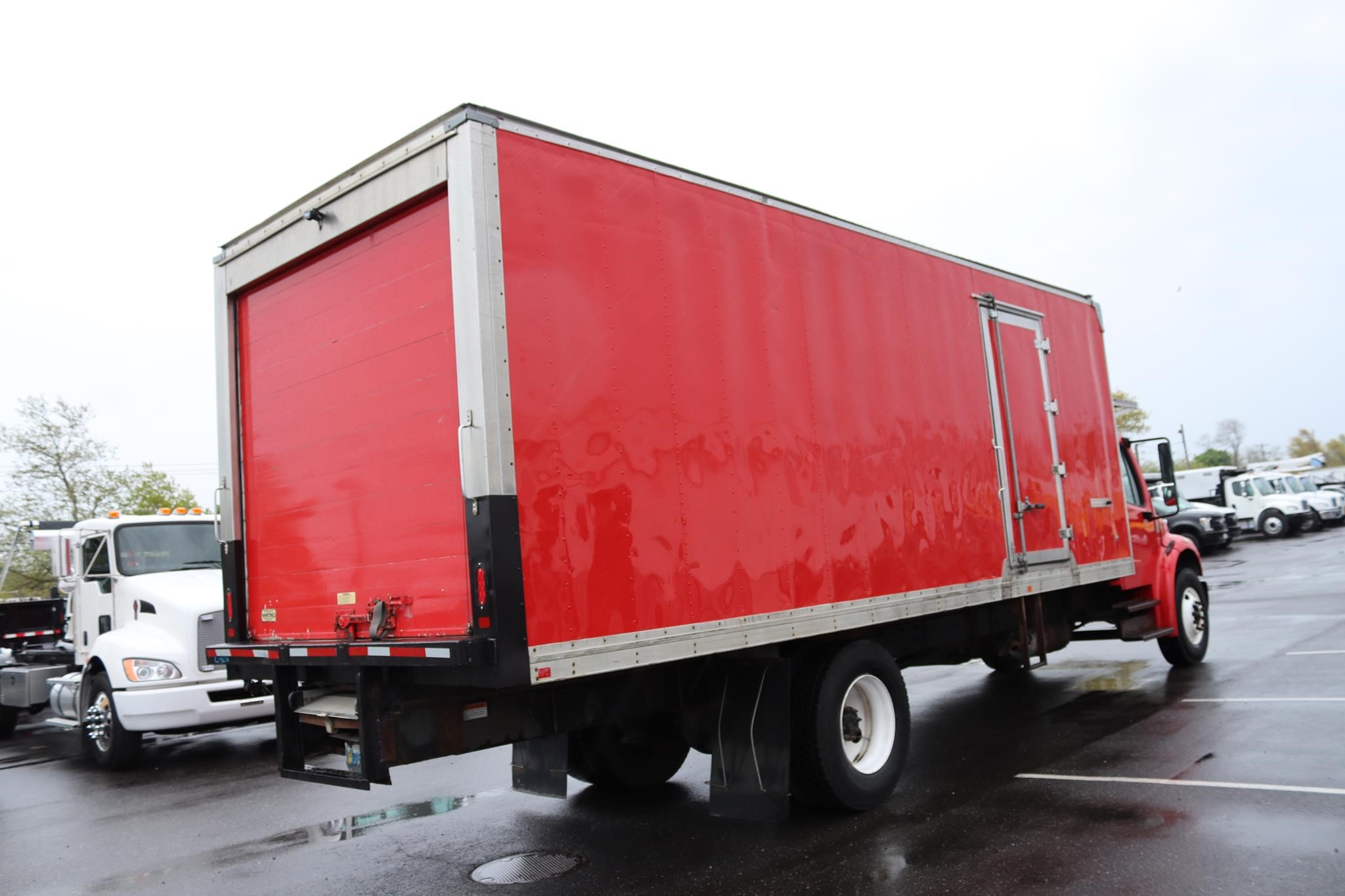 2019 FREIGHTLINER BUSINESS CLASS M2 106 - image 4 of 6