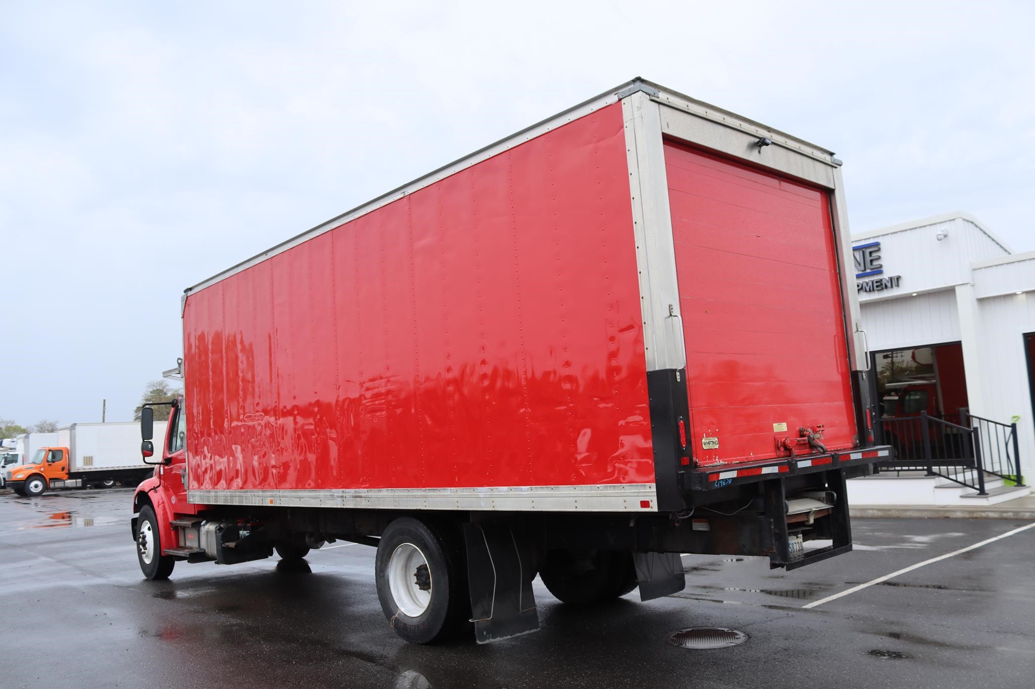 2019 FREIGHTLINER BUSINESS CLASS M2 106 - image 2 of 6