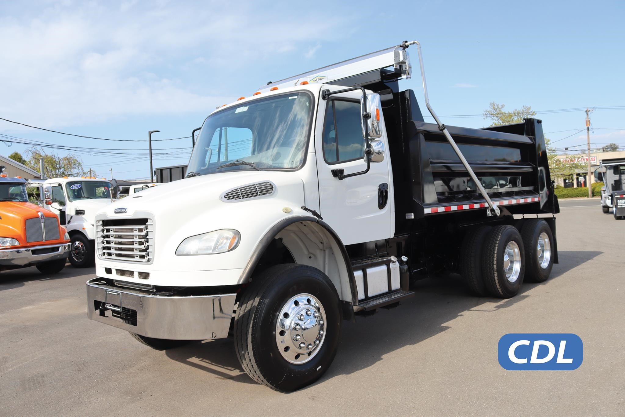 2016 FREIGHTLINER BUSINESS CLASS M2 106 - image 1 of 6