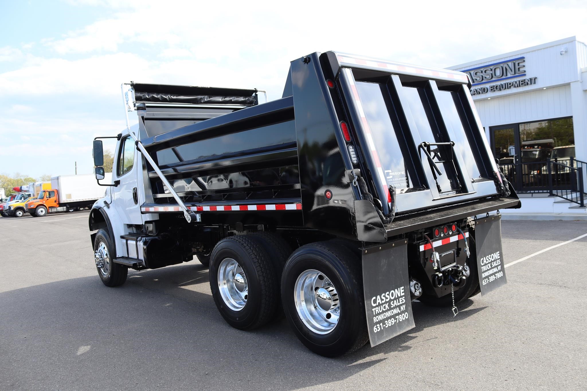 2016 FREIGHTLINER BUSINESS CLASS M2 106 - image 2 of 6