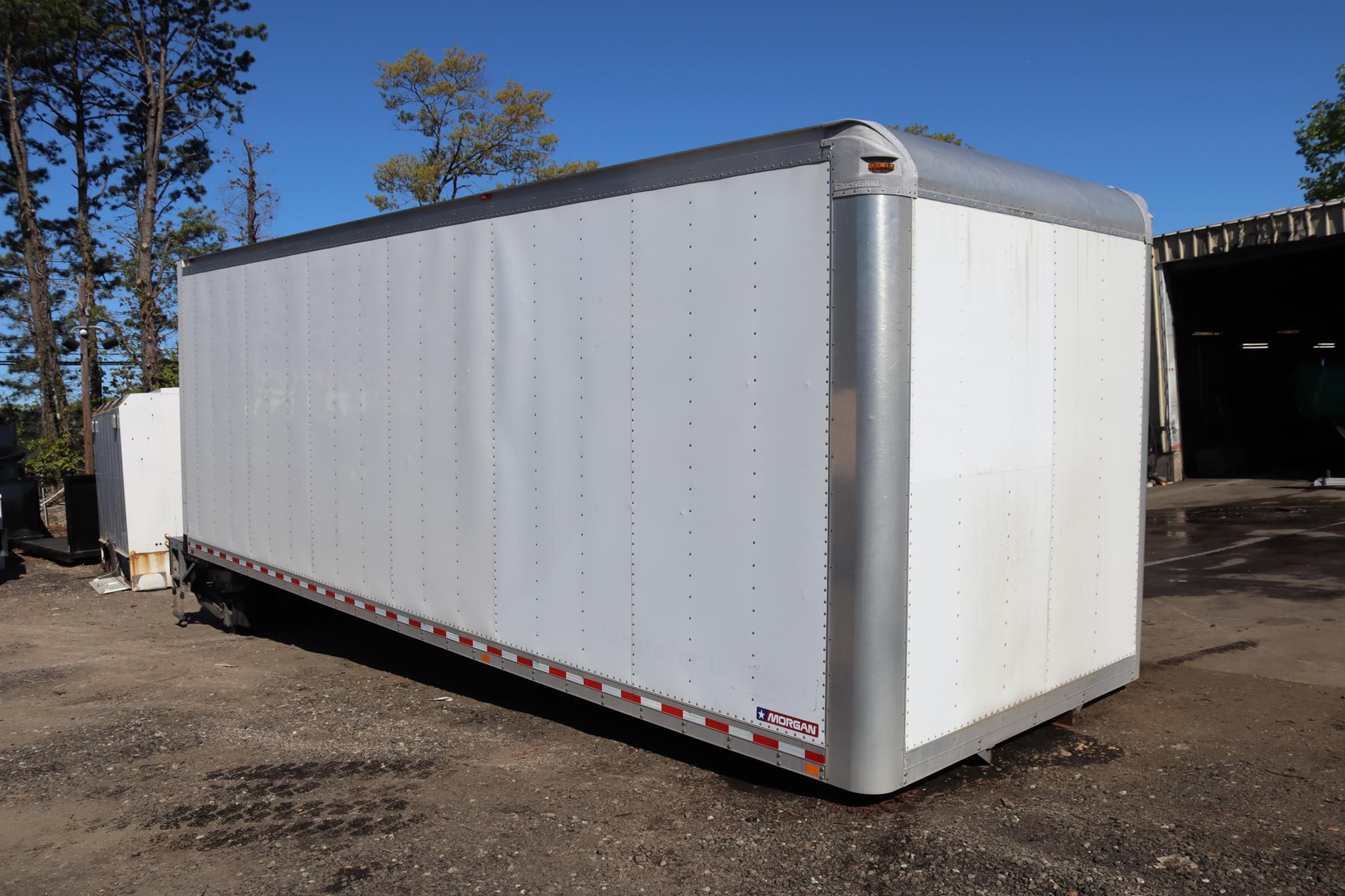 2019 MORGAN 26 FT - image 3 of 6