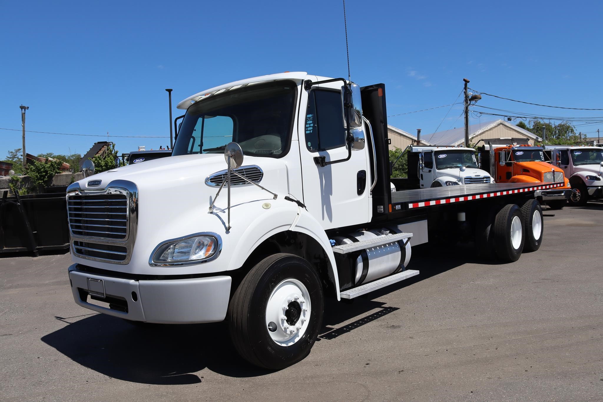 2015 FREIGHTLINER BUSINESS CLASS M2 112 2015 FREIGHTLINER BUSINESS CLASS M2 112 - image 1 of 6
