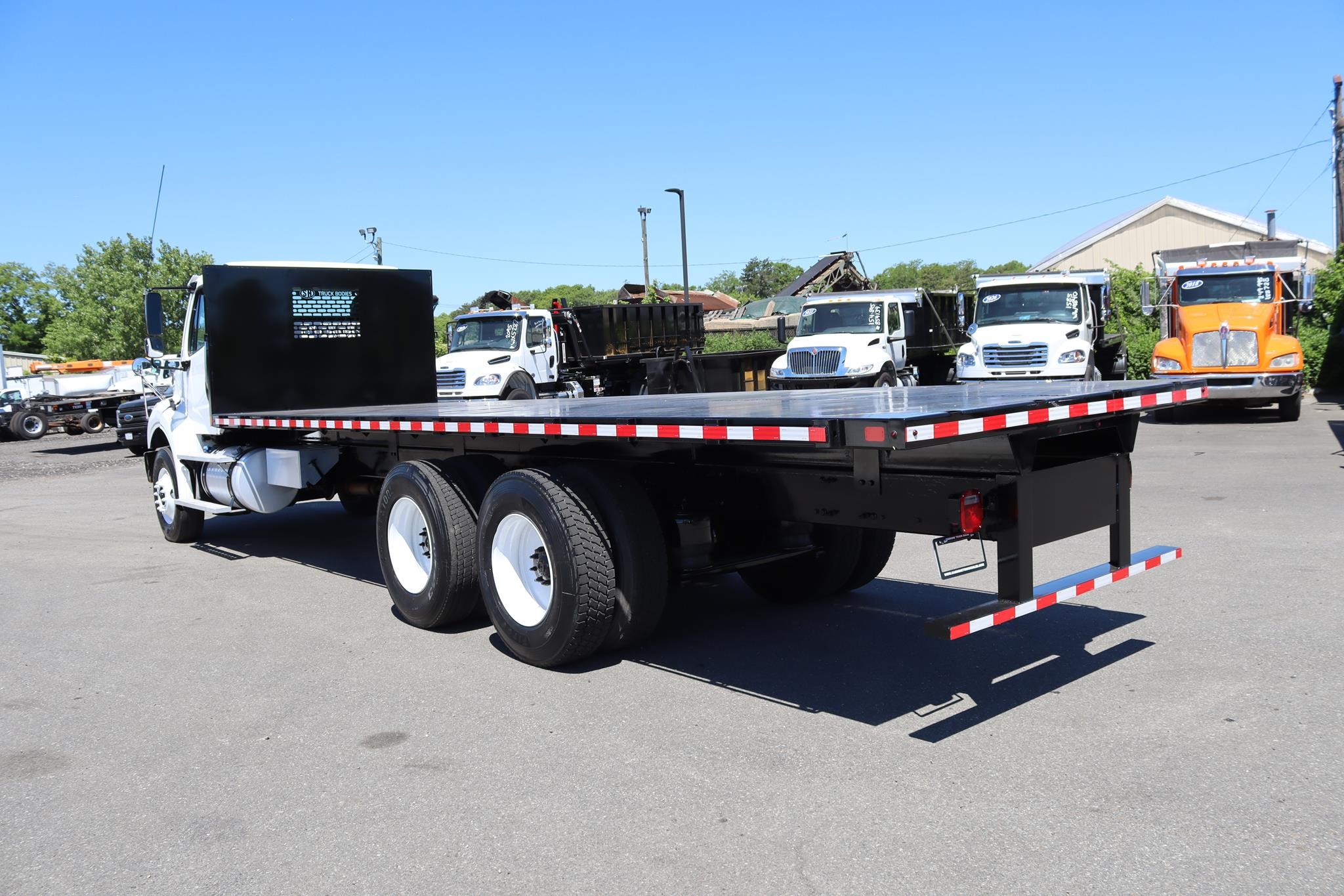 2015 FREIGHTLINER BUSINESS CLASS M2 112 2015 FREIGHTLINER BUSINESS CLASS M2 112 - image 2 of 6