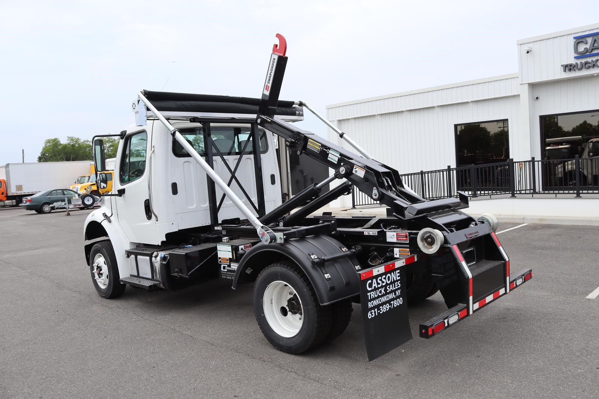 2015 FREIGHTLINER BUSINESS CLASS M2 106 - image 2 of 6