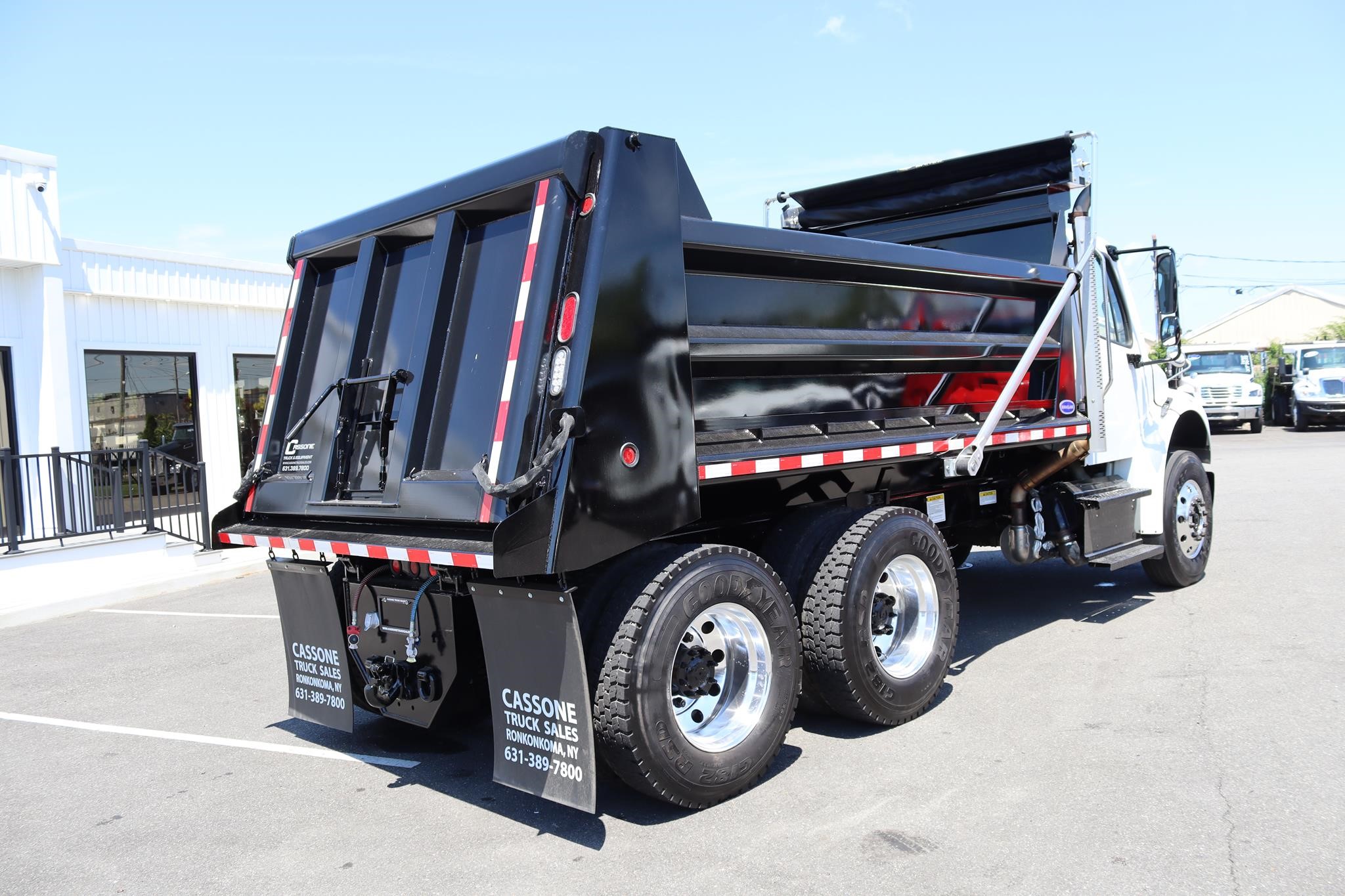 2015 FREIGHTLINER BUSINESS CLASS M2 106 2015 FREIGHTLINER BUSINESS CLASS M2 106 - image 4 of 6