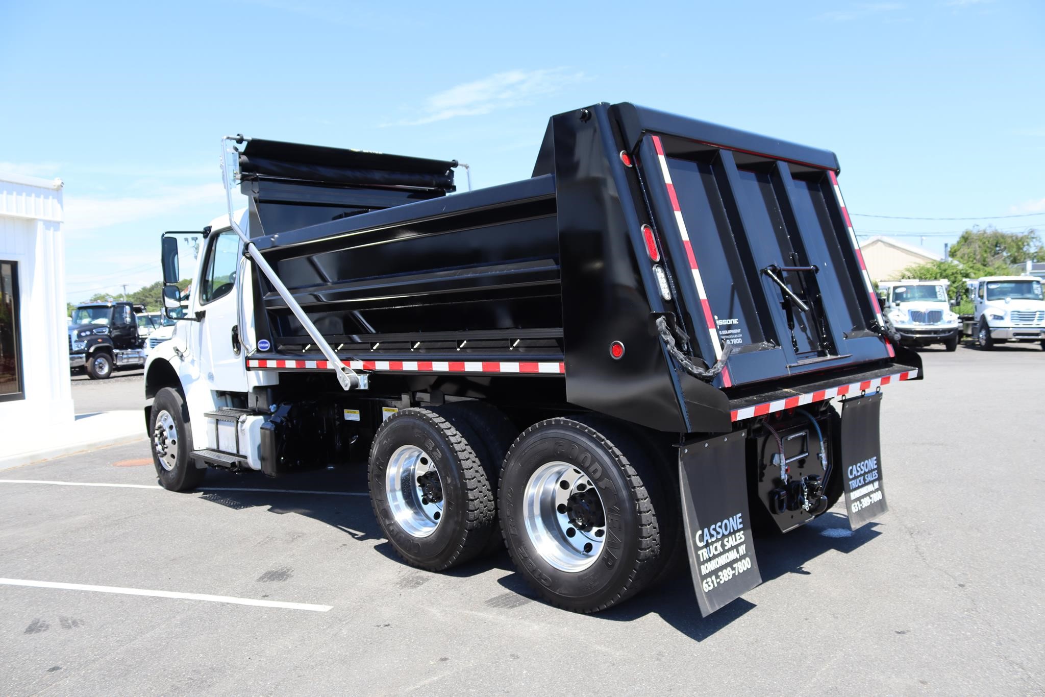 2015 FREIGHTLINER BUSINESS CLASS M2 106 2015 FREIGHTLINER BUSINESS CLASS M2 106 - image 2 of 6