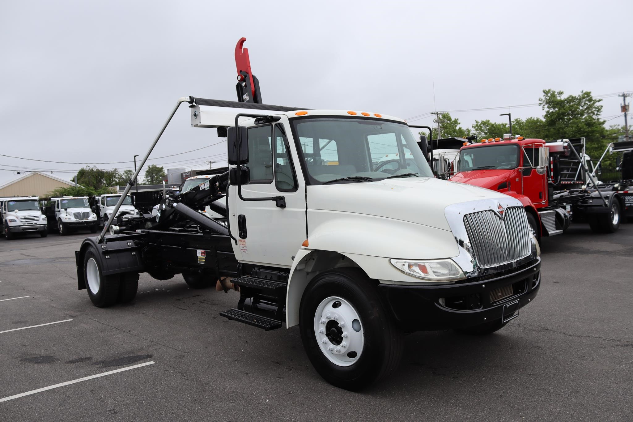 2019 INTERNATIONAL DURASTAR 4300 2019 INTERNATIONAL DURASTAR 4300 - image 5 of 6