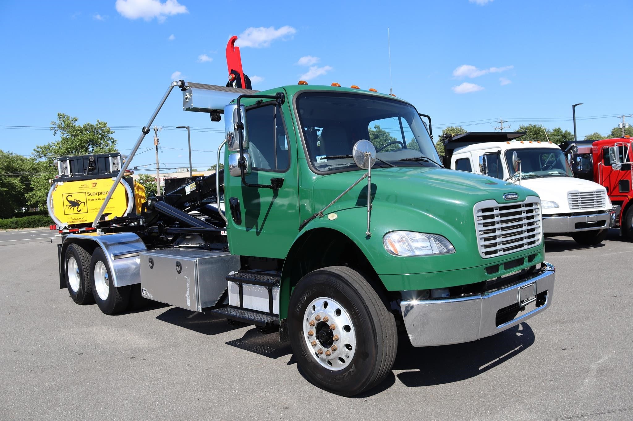2019 FREIGHTLINER BUSINESS CLASS M2 106 - image 5 of 6