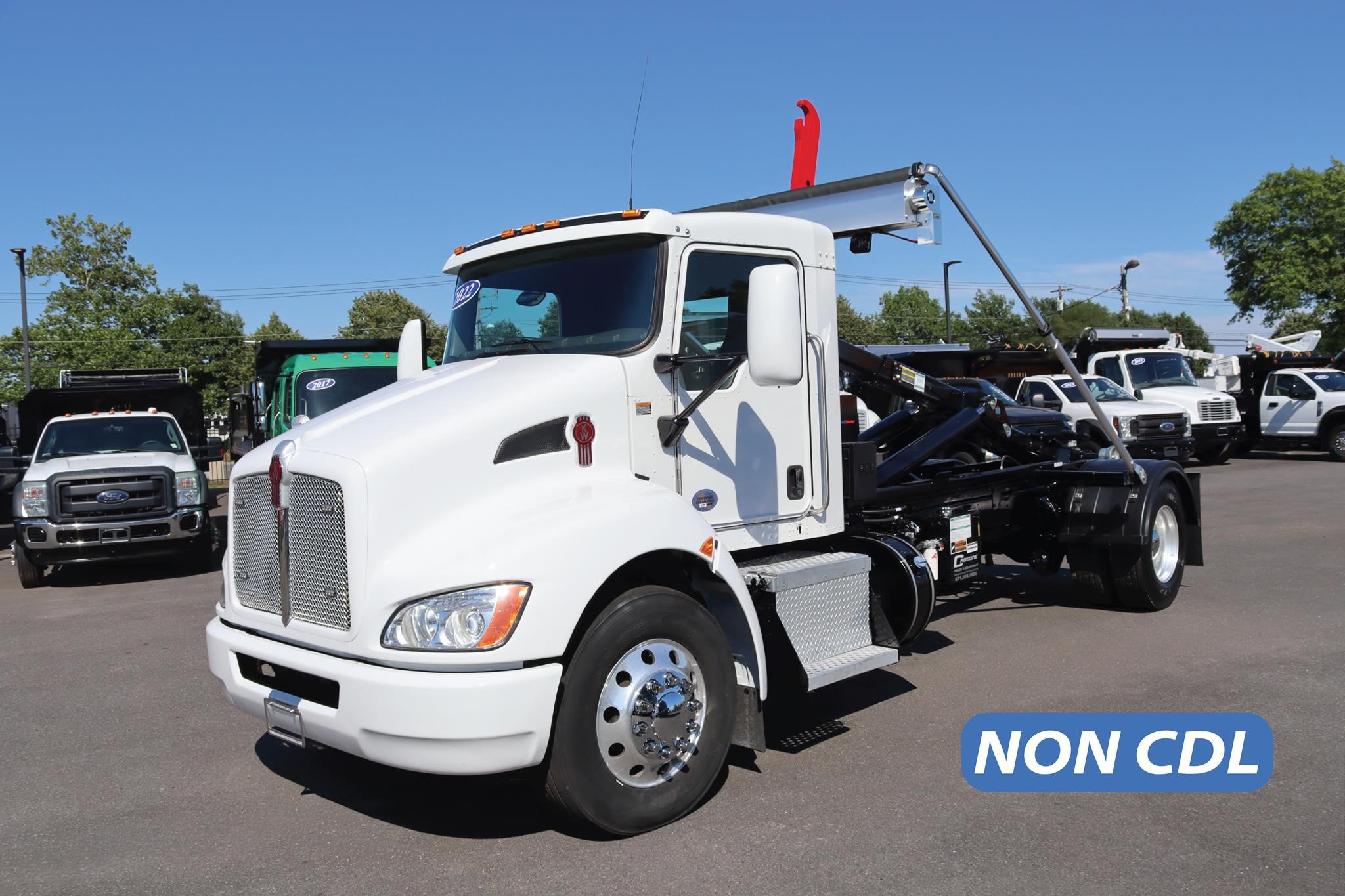 2022 KENWORTH T270 2022 KENWORTH T270 - image 1 of 6