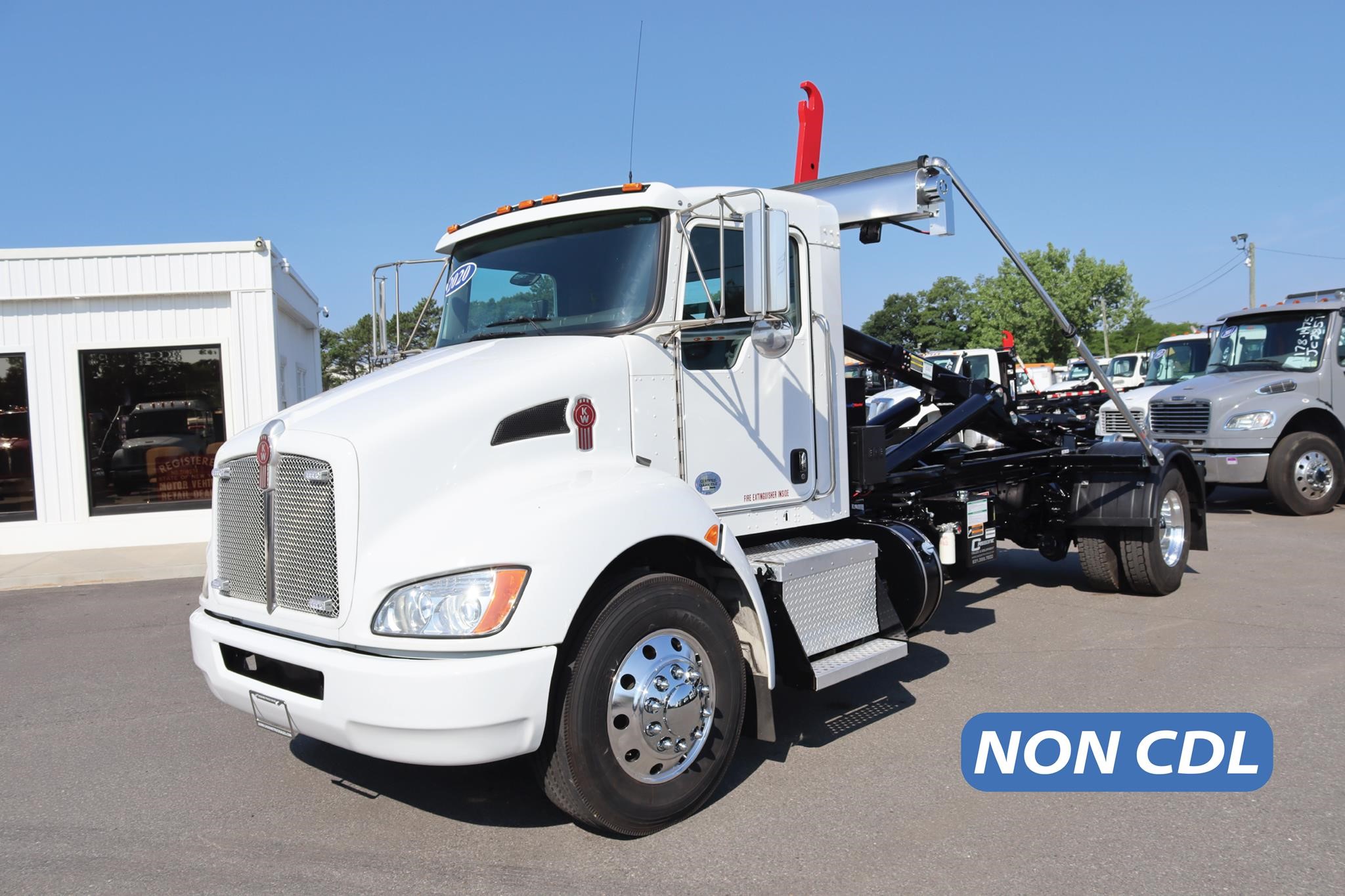 2020 KENWORTH T270 2020 KENWORTH T270 - image 1 of 6