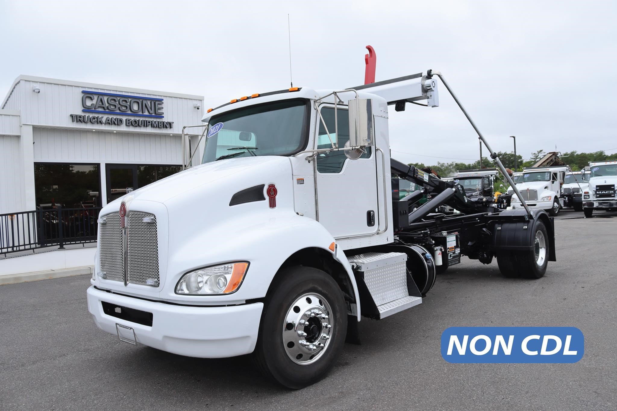 2021 KENWORTH T270 2021 KENWORTH T270 - image 1 of 6