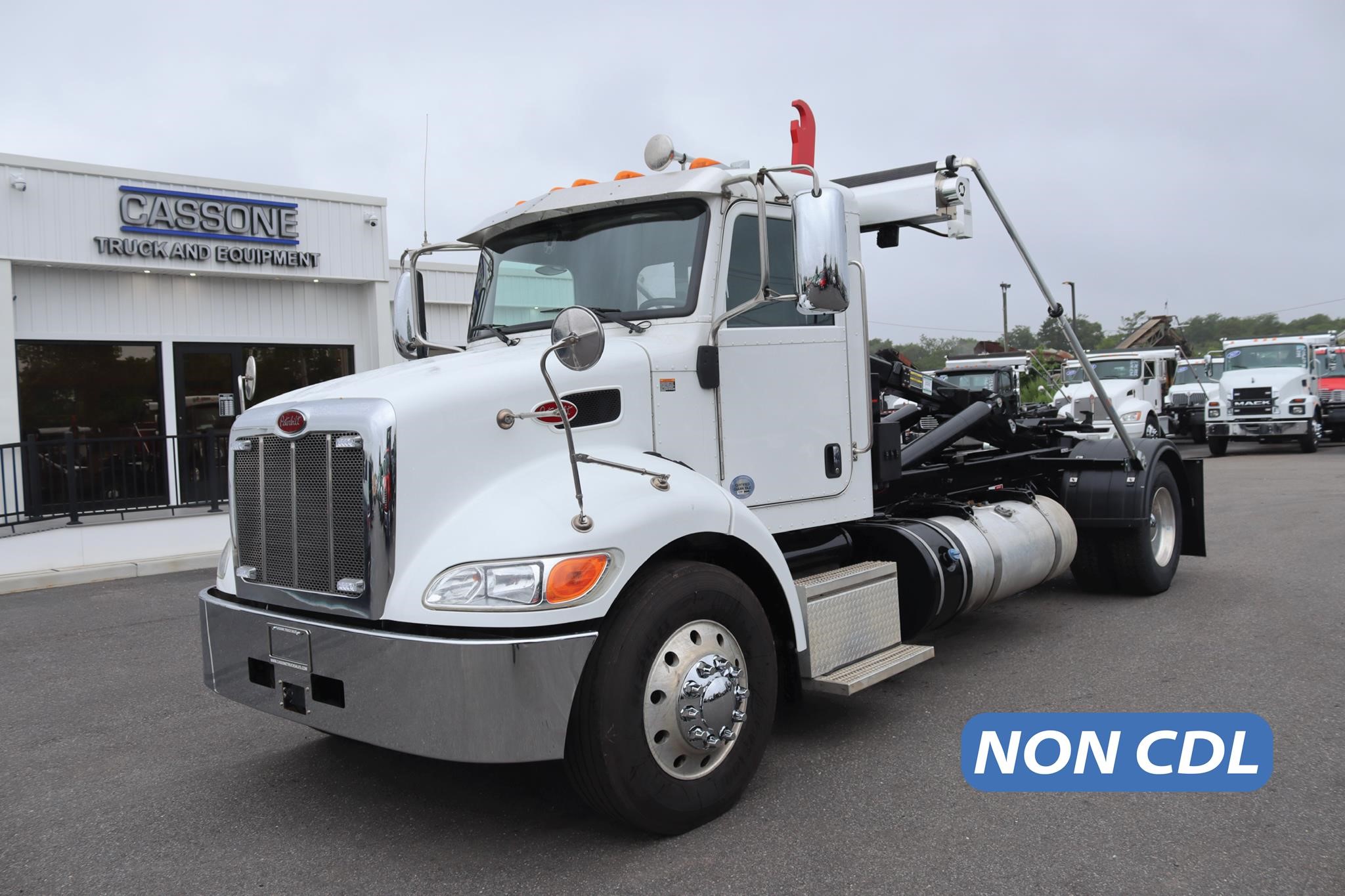 2021 PETERBILT 337 2021 PETERBILT 337 - image 1 of 6
