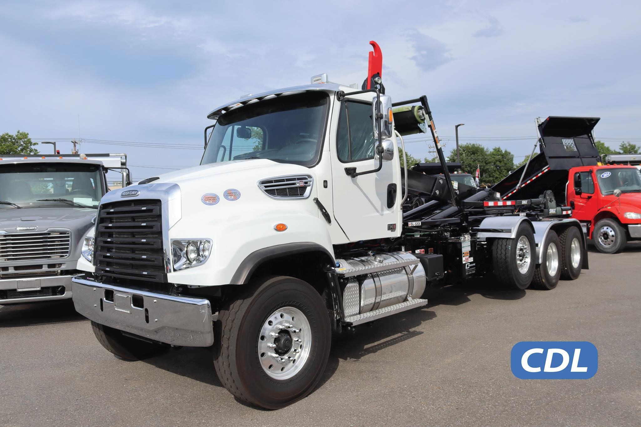 2027 FREIGHTLINER 114SD PLUS - image 1 of 6