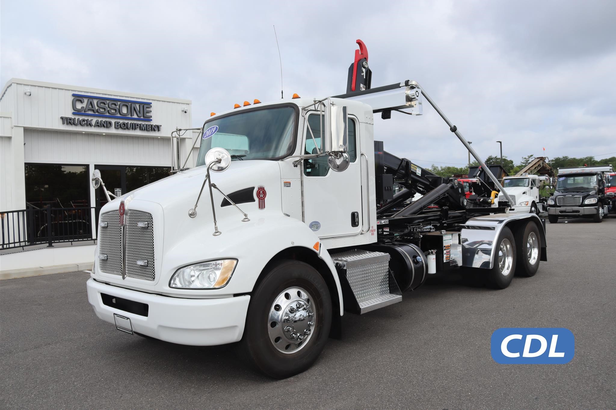2019 KENWORTH T370 2019 KENWORTH T370 - image 1 of 6