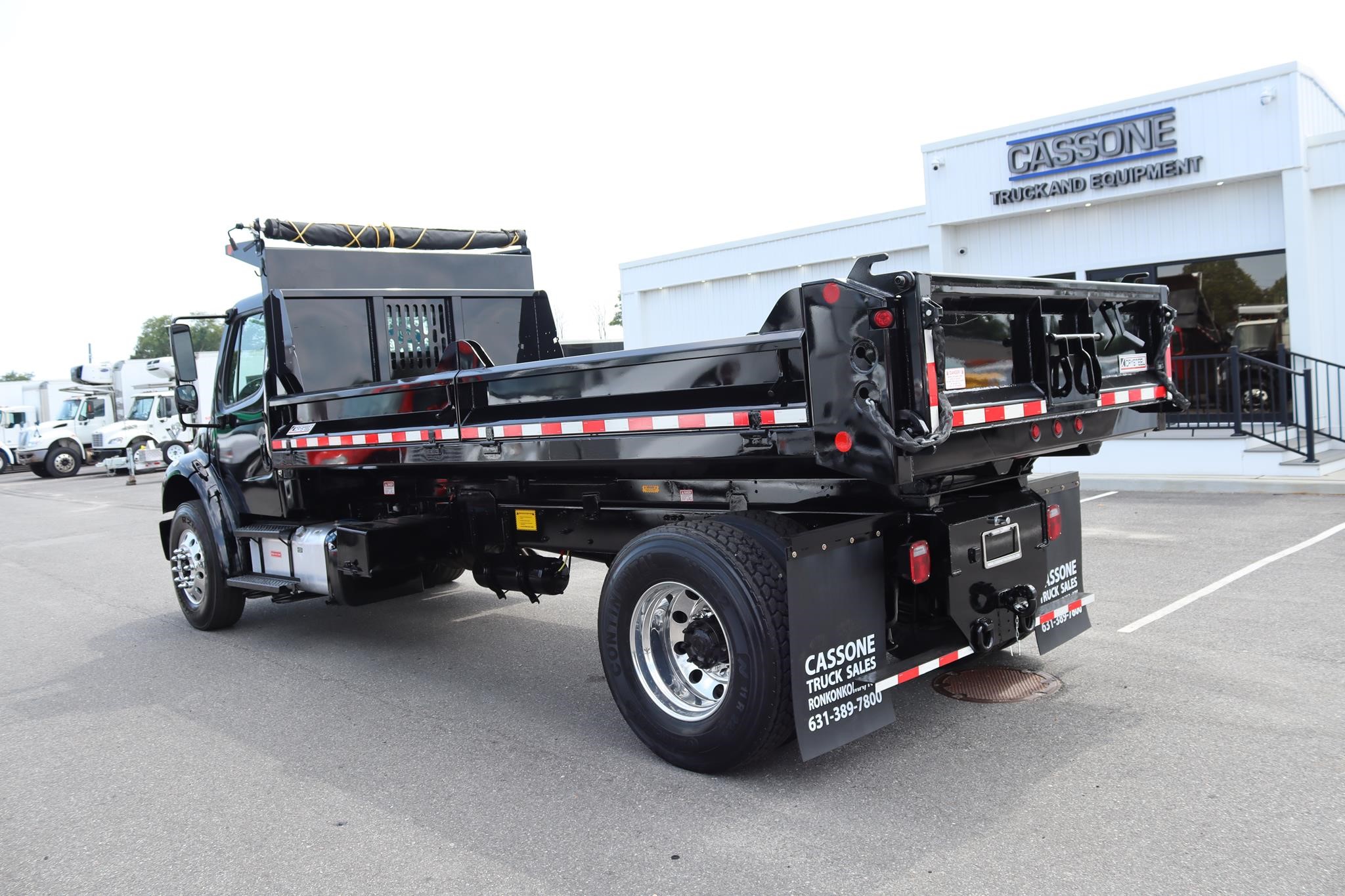 2020 FREIGHTLINER BUSINESS CLASS M2 106 - image 2 of 6
