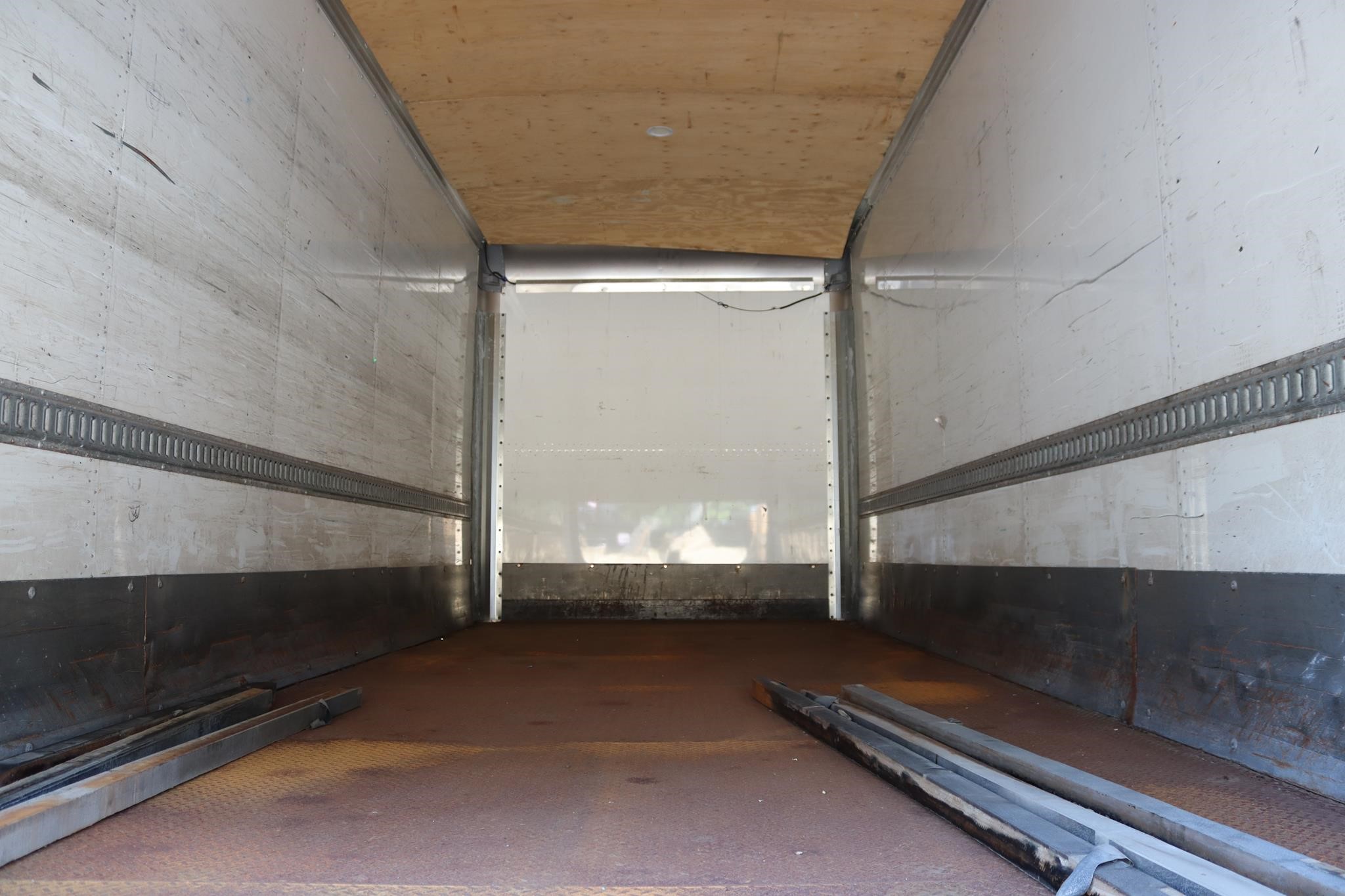 2020 MULTI VANS 24 FT - image 4 of 6