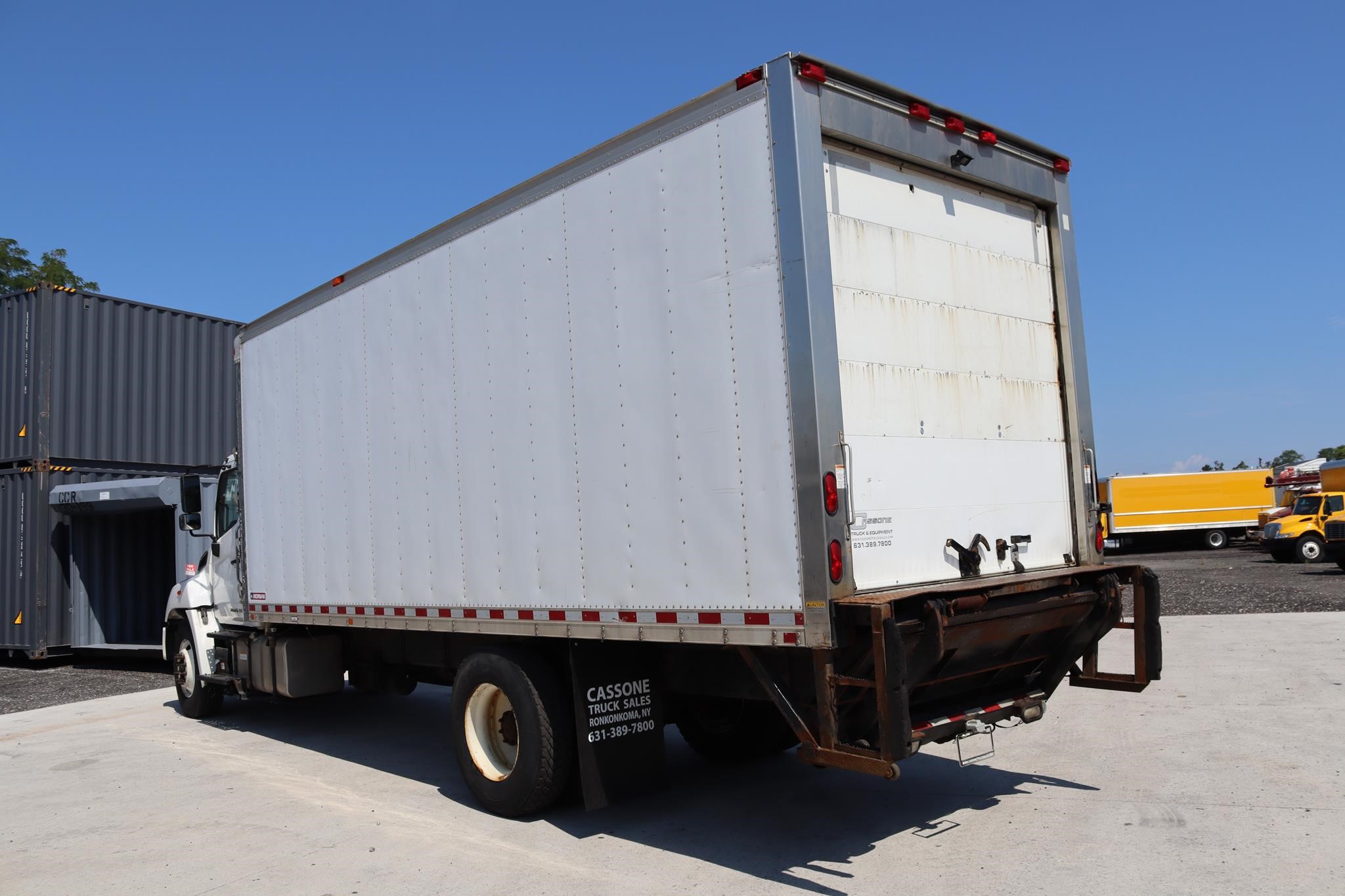 2019 HINO 268 2019 HINO 268 - image 2 of 6