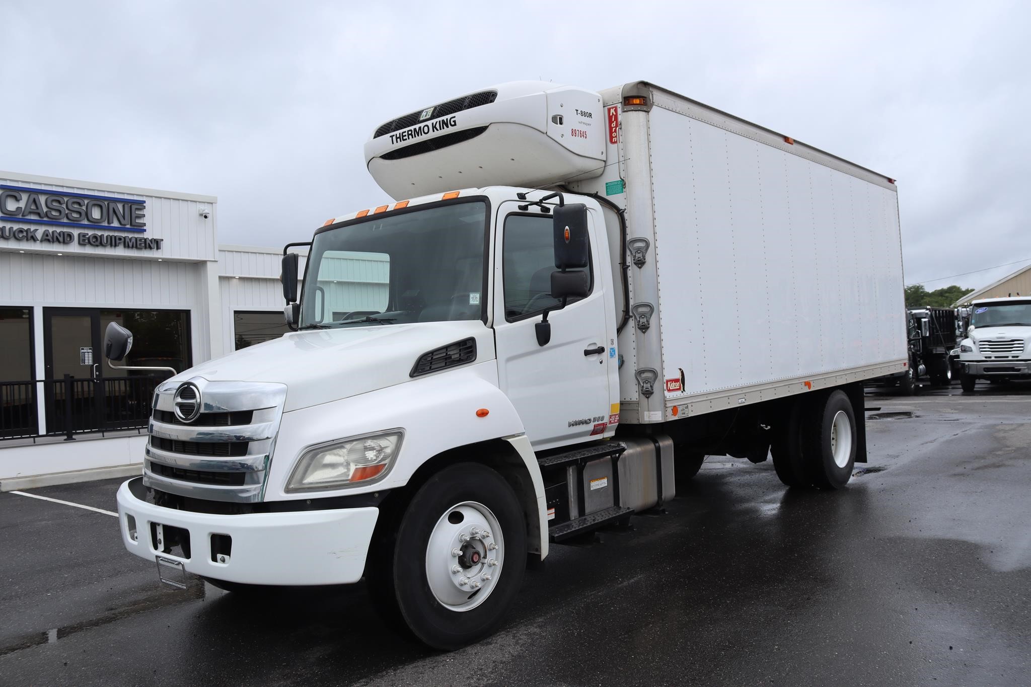 2017 HINO 268 2017 HINO 268 - image 1 of 6