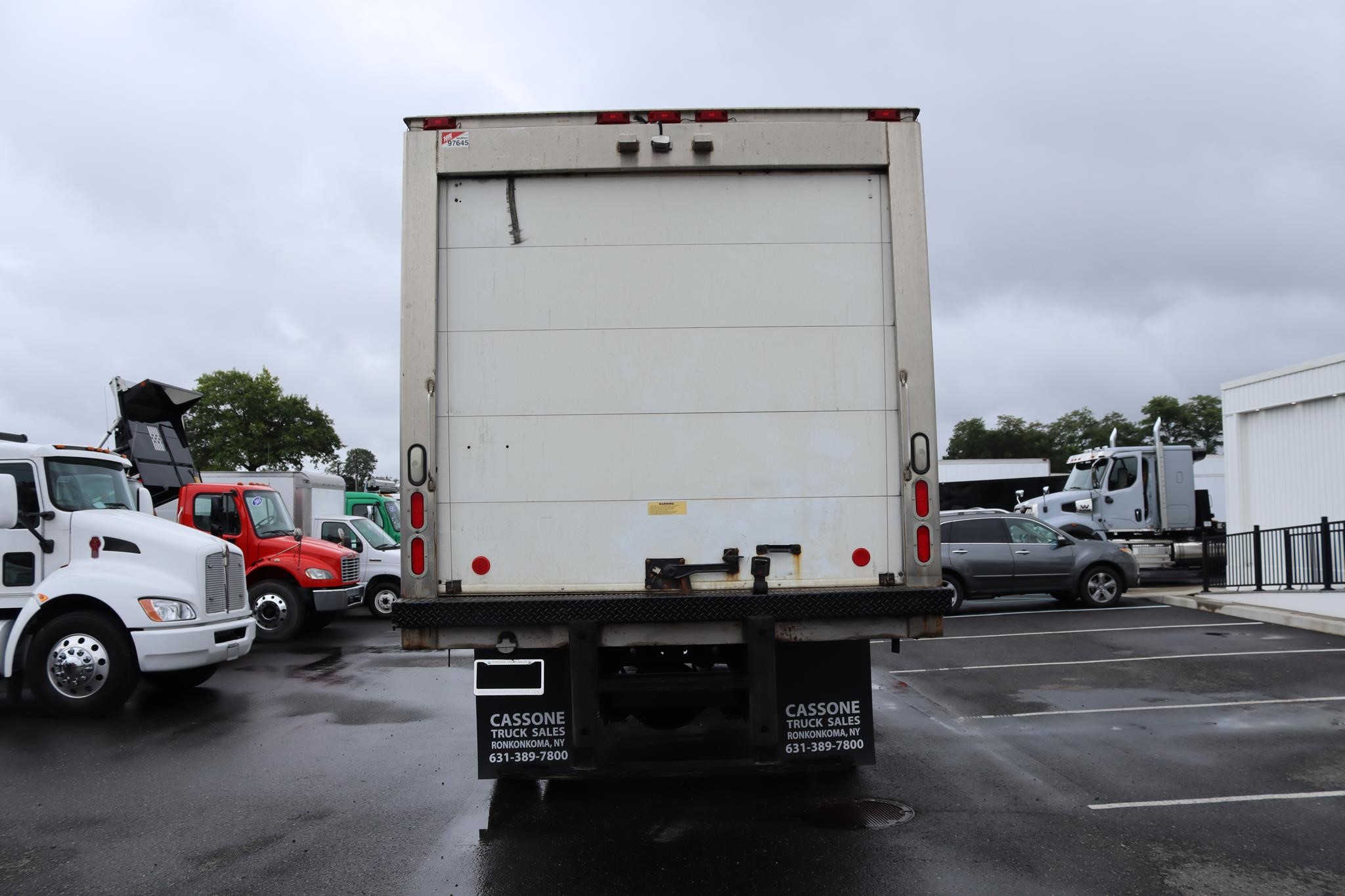 2017 HINO 268 2017 HINO 268 - image 3 of 6