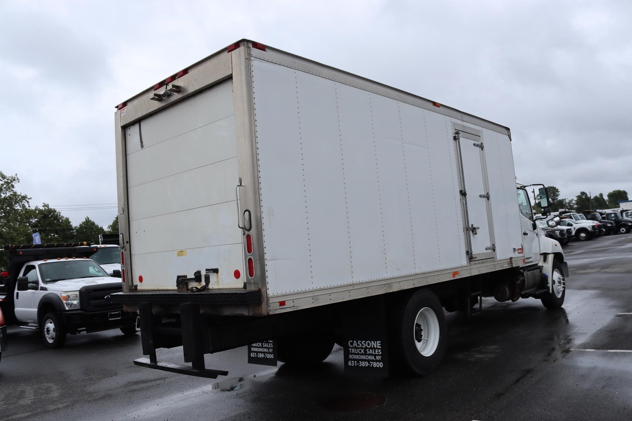 2017 HINO 268 2017 HINO 268 - image 4 of 6