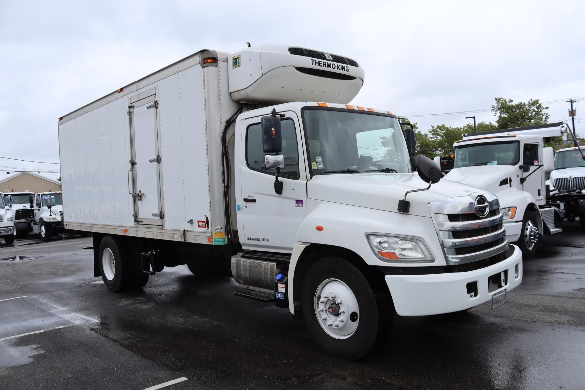 2017 HINO 268 2017 HINO 268 - image 5 of 6