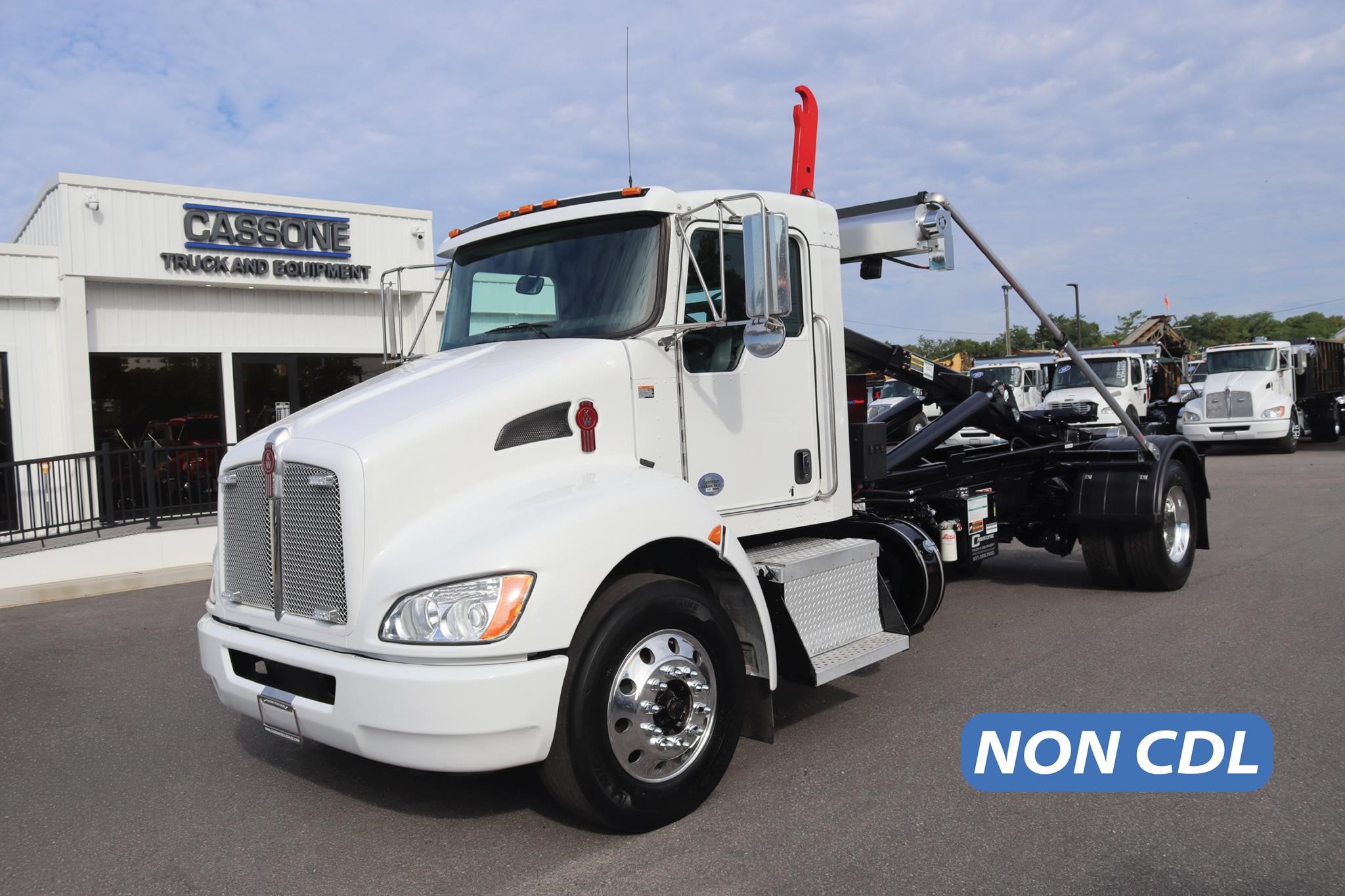 2022 KENWORTH T270 2022 KENWORTH T270 - image 1 of 6
