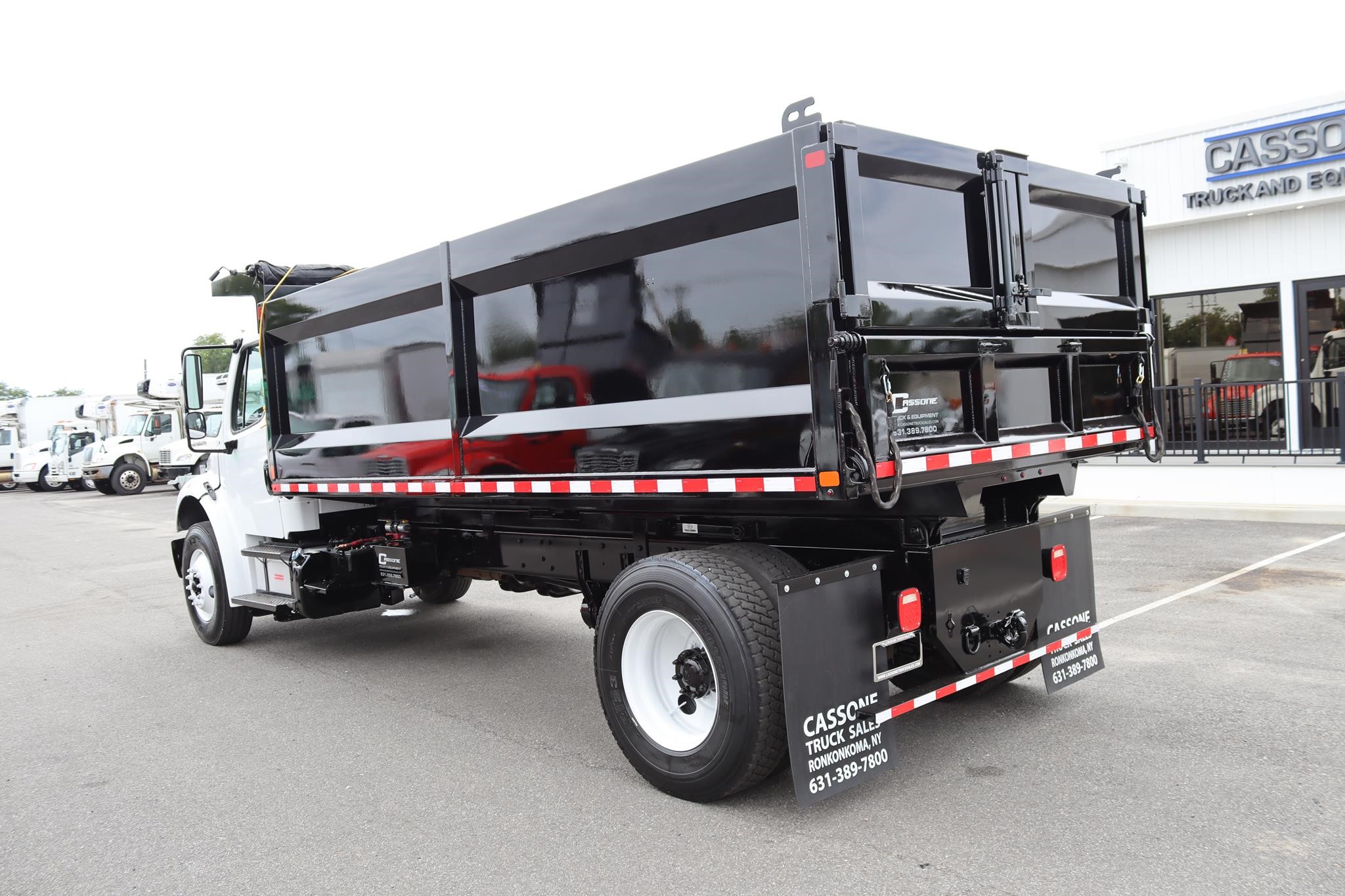 2017 FREIGHTLINER BUSINESS CLASS M2 106 - image 2 of 6