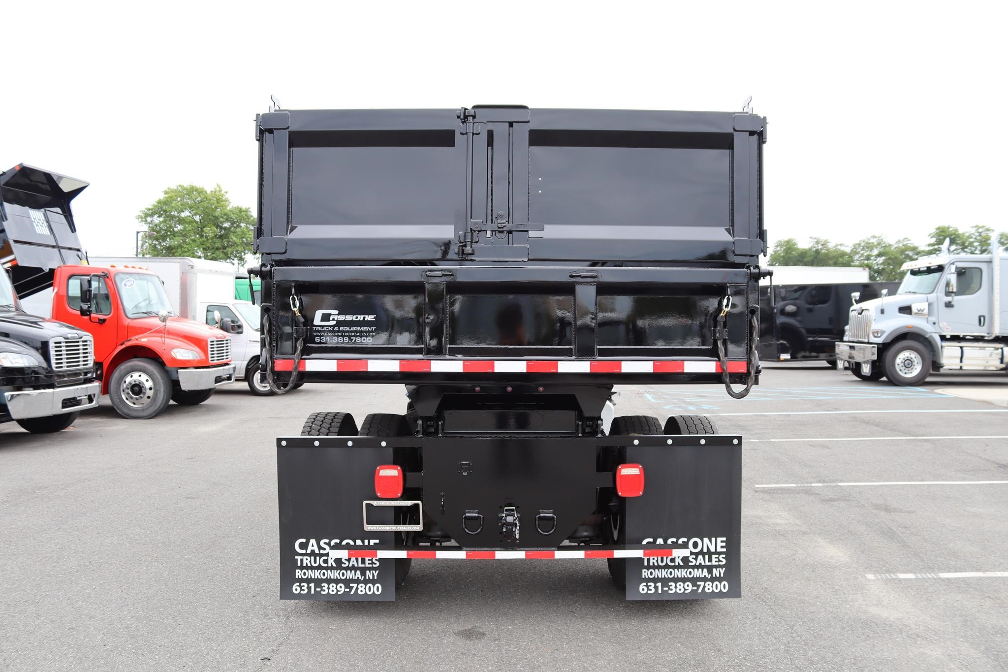 2017 FREIGHTLINER BUSINESS CLASS M2 106 - image 3 of 6