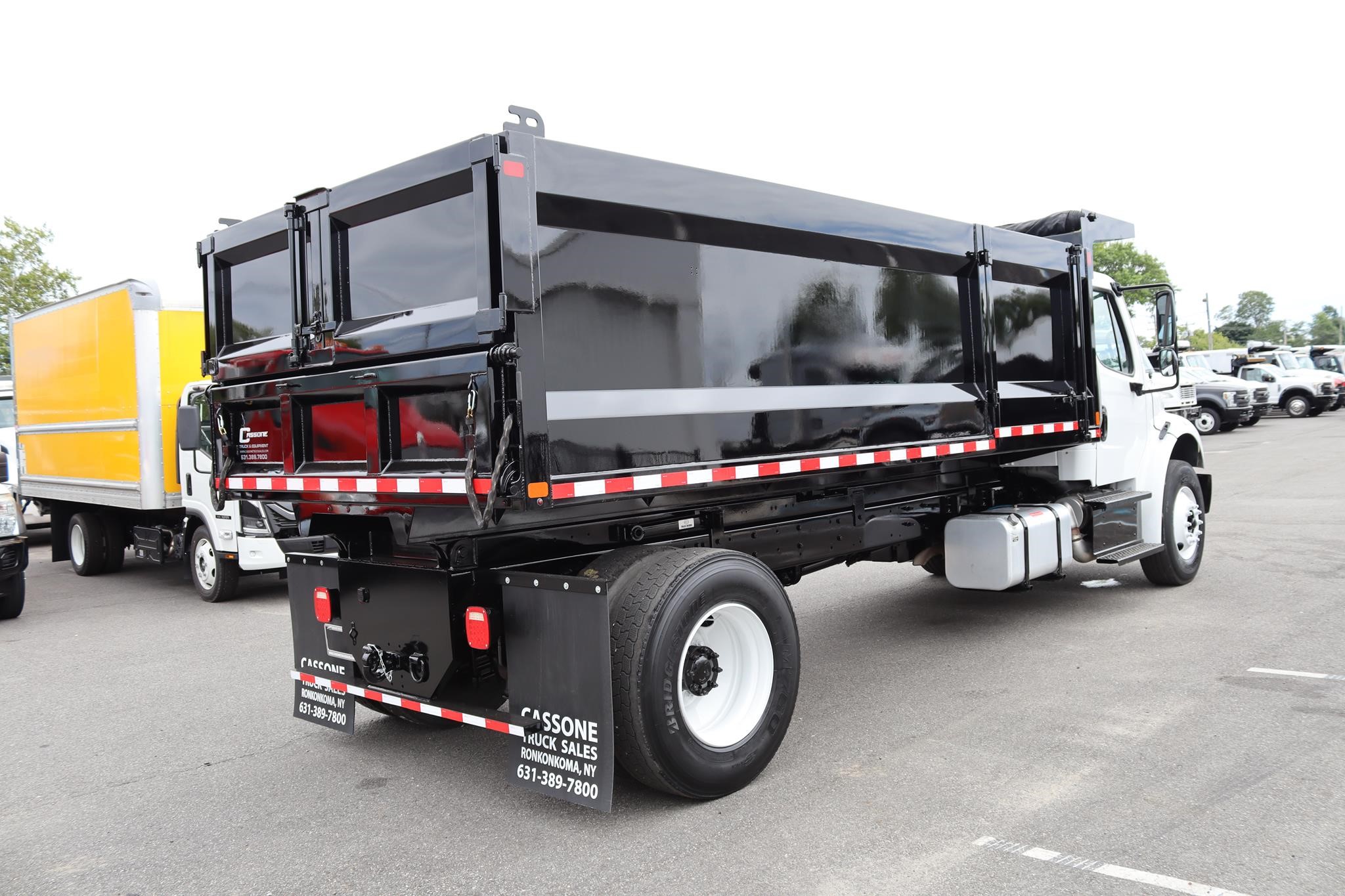 2017 FREIGHTLINER BUSINESS CLASS M2 106 - image 4 of 6