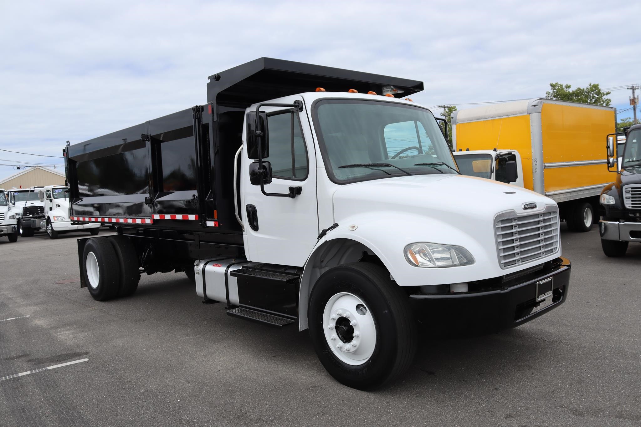 2017 FREIGHTLINER BUSINESS CLASS M2 106 - image 5 of 6