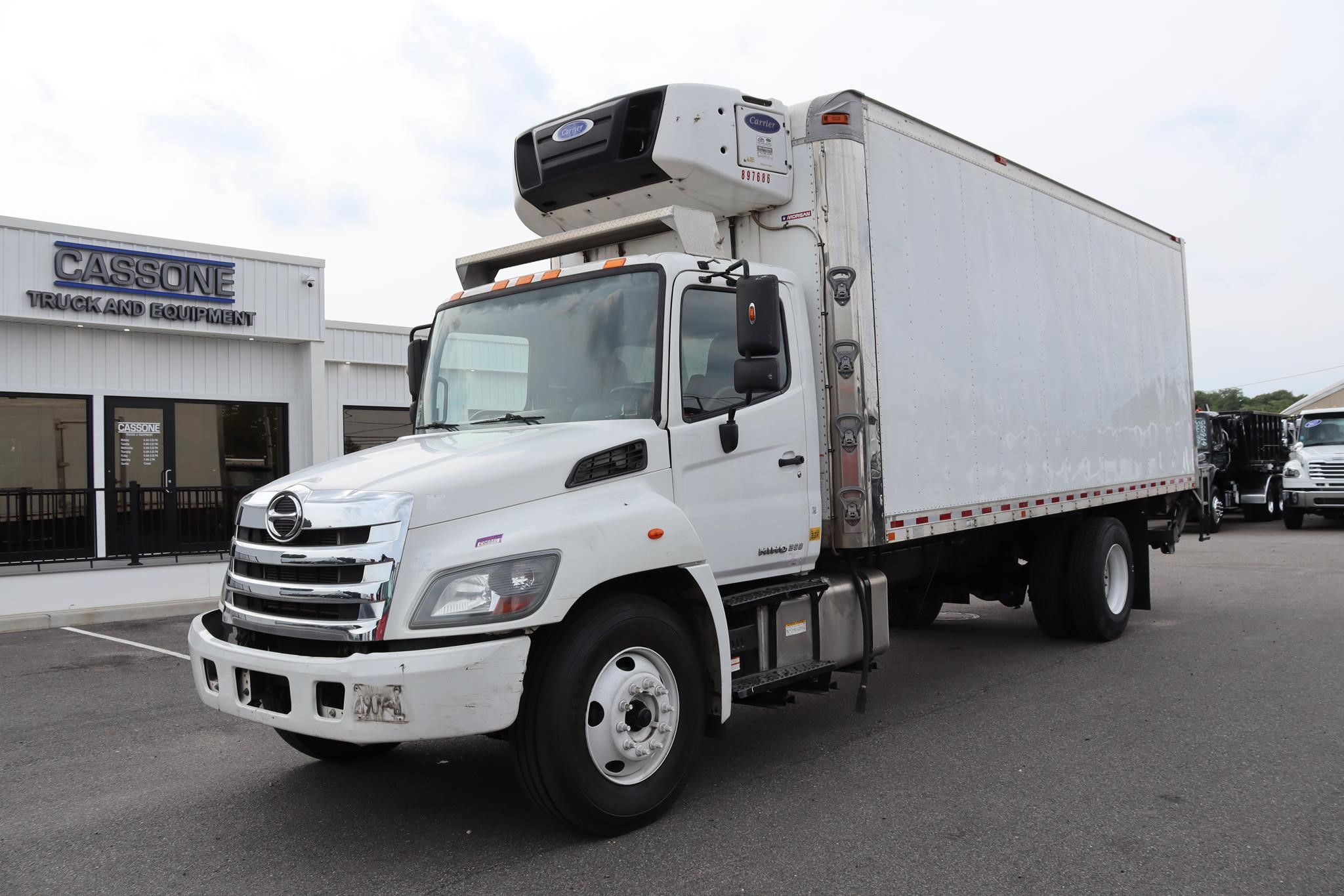 2017 HINO 268 2017 HINO 268 - image 1 of 6