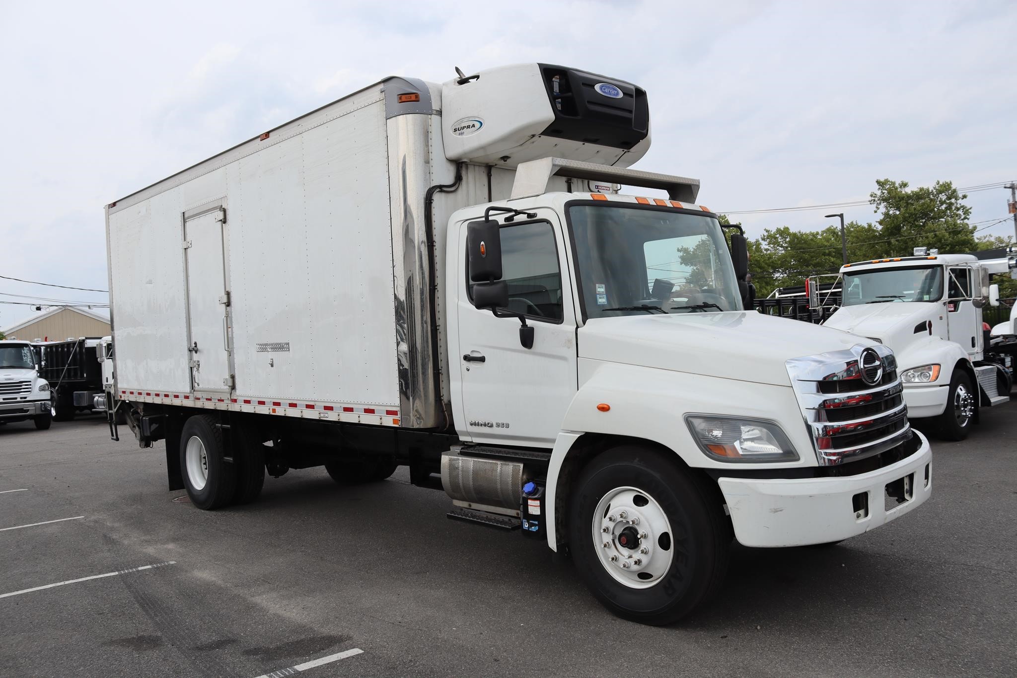 2017 HINO 268 2017 HINO 268 - image 5 of 6