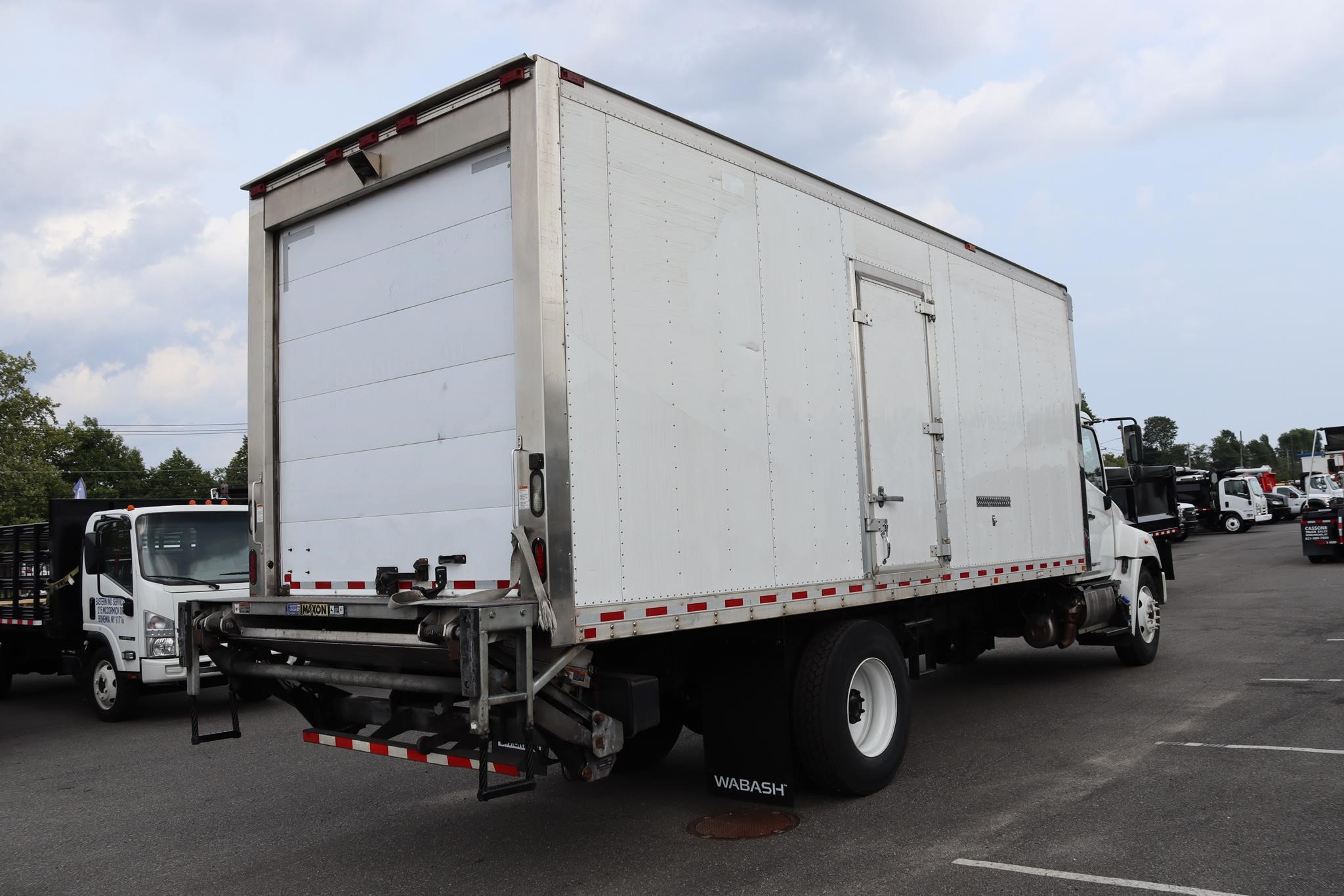 2017 HINO 268 2017 HINO 268 - image 4 of 6