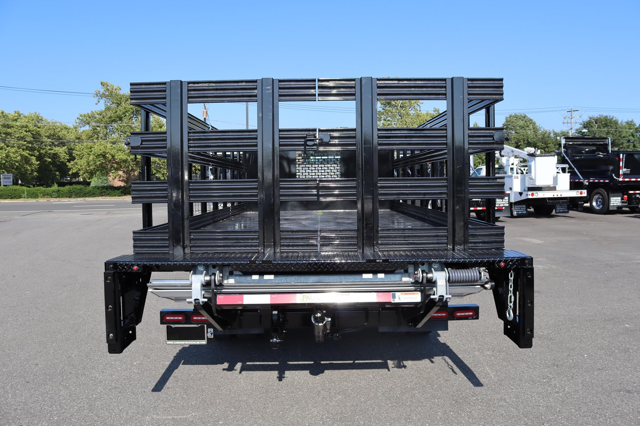 2019 ISUZU NPR HD - image 3 of 6