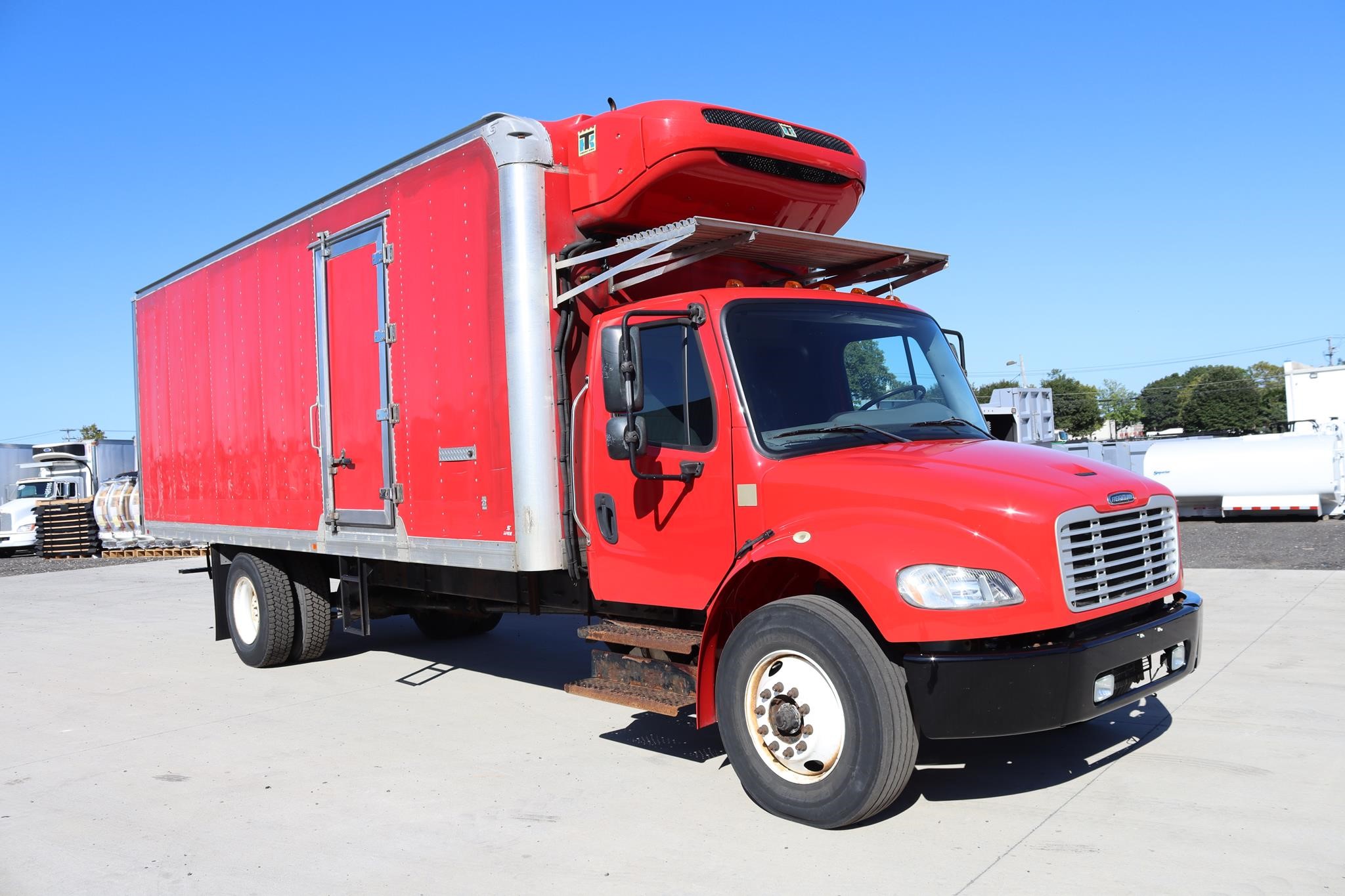 2019 FREIGHTLINER BUSINESS CLASS M2 106 2019 FREIGHTLINER BUSINESS CLASS M2 106 - image 5 of 6