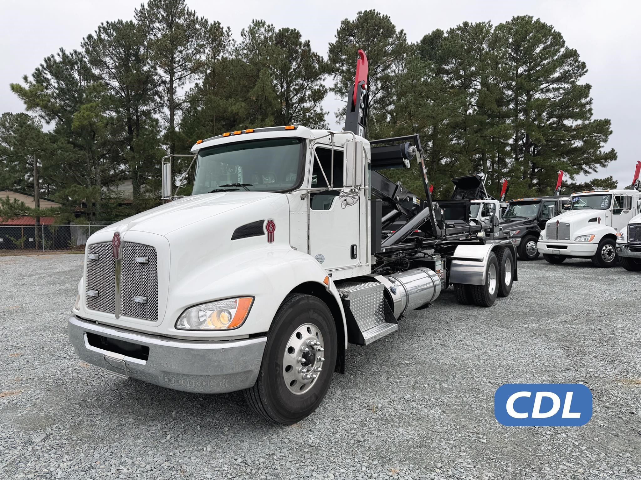 2021 KENWORTH T370 2021 KENWORTH T370 - image 1 of 6