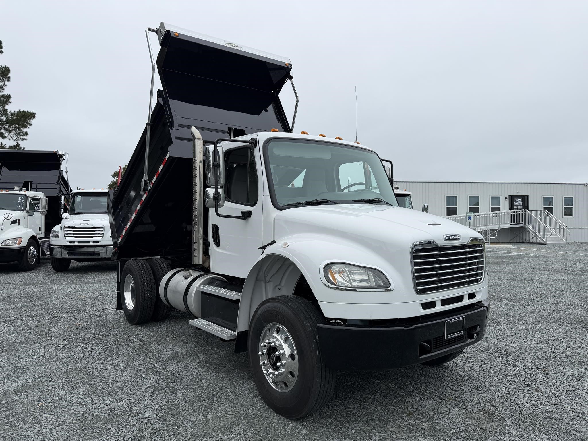 2015 FREIGHTLINER BUSINESS CLASS M2 106 2015 FREIGHTLINER BUSINESS CLASS M2 106 - image 5 of 6