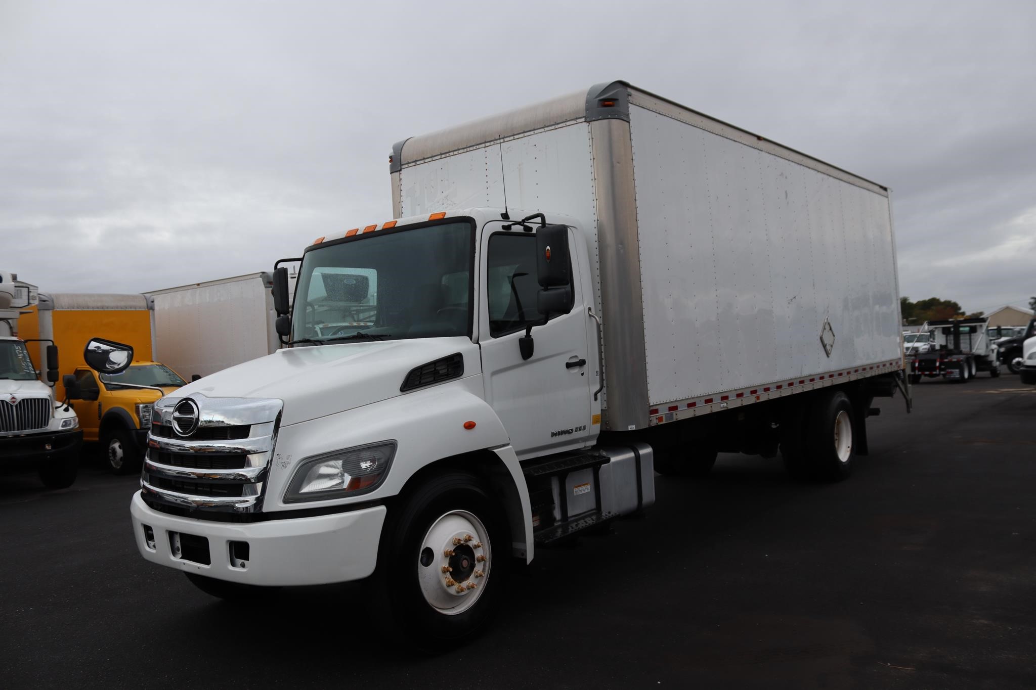 2019 HINO 338 2019 HINO 338 - image 1 of 6
